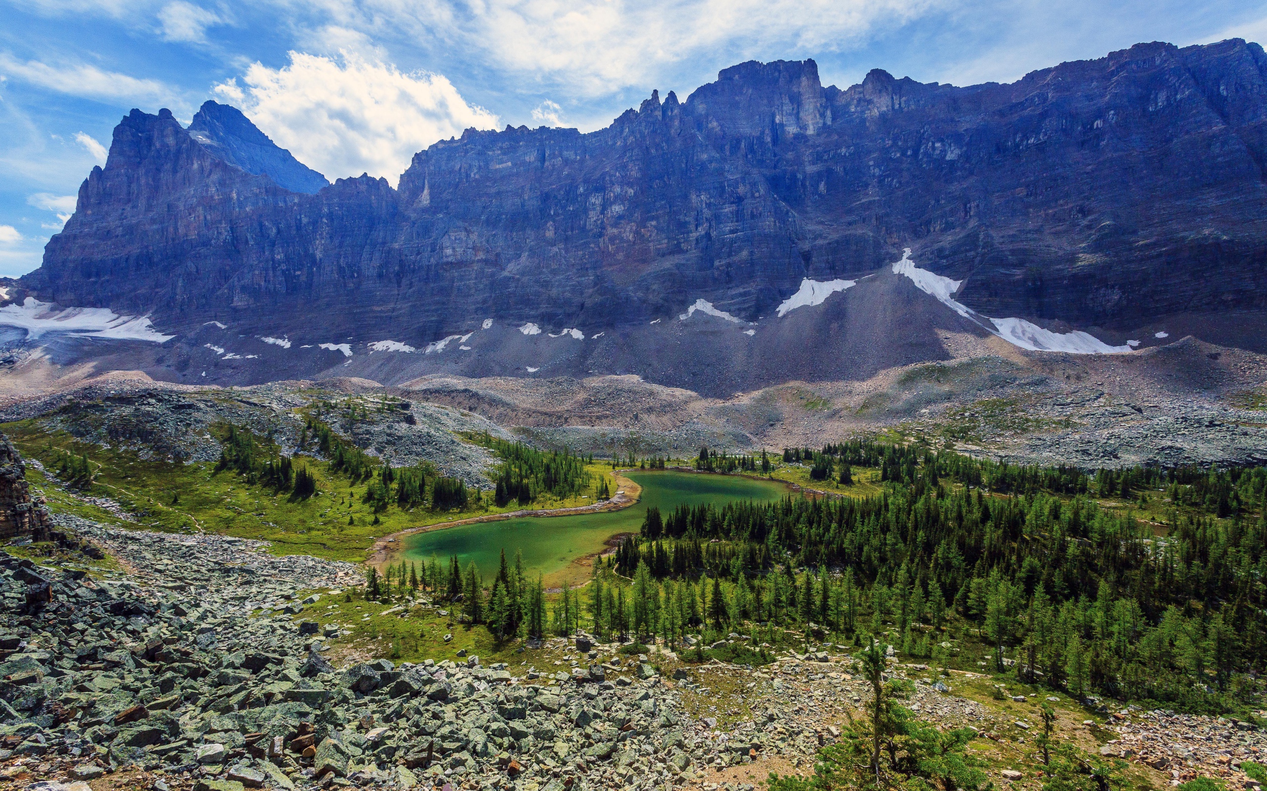 Суровый горный пейзаж