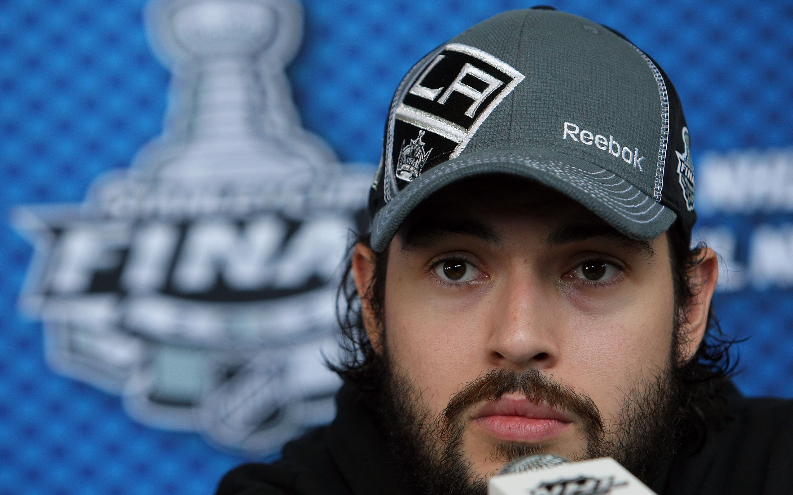 Лучший Хоккеист Дрю Даути крупным планом