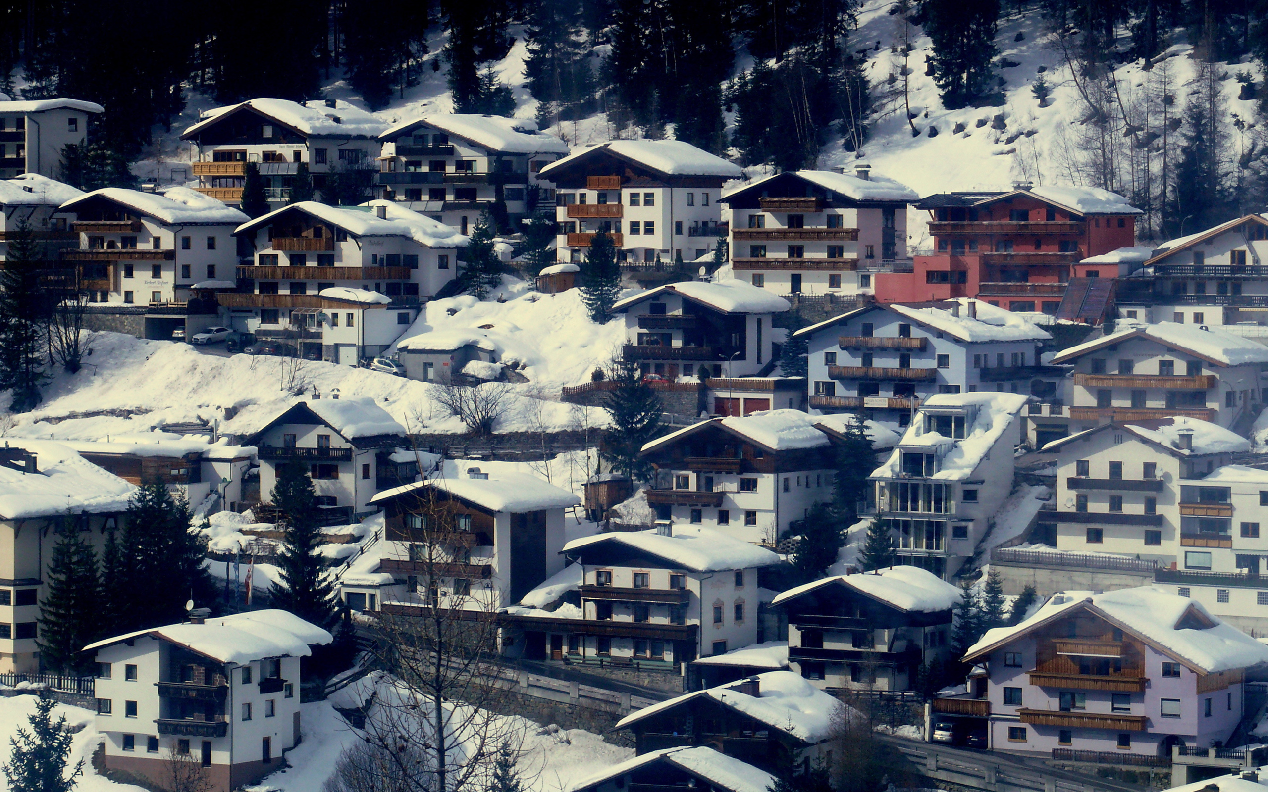 Городские улицы на горнолыжном курорте Сант Антон, Австрия
