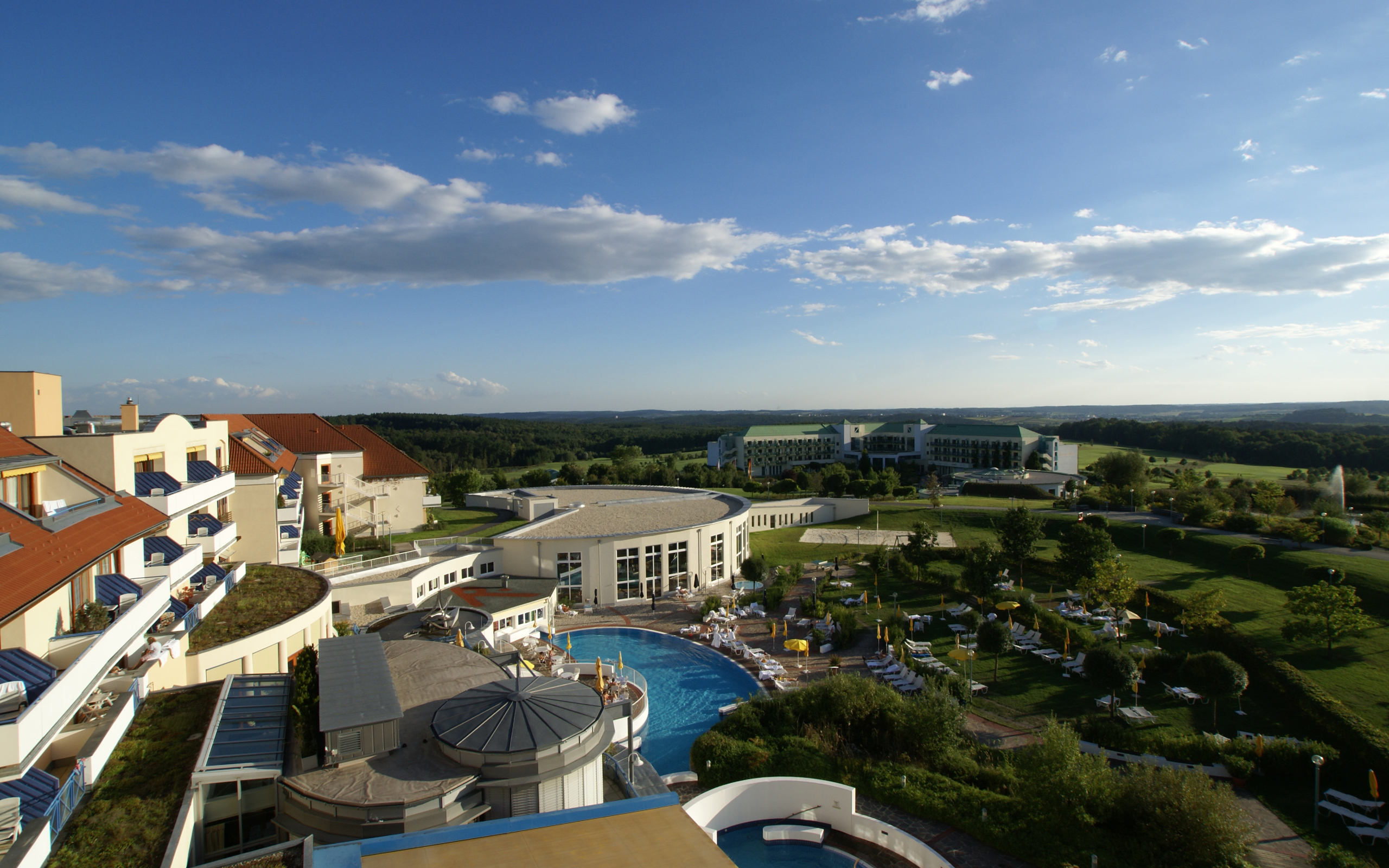 Вид с балкона на курорте Бад Татцмансдорф, Австрия