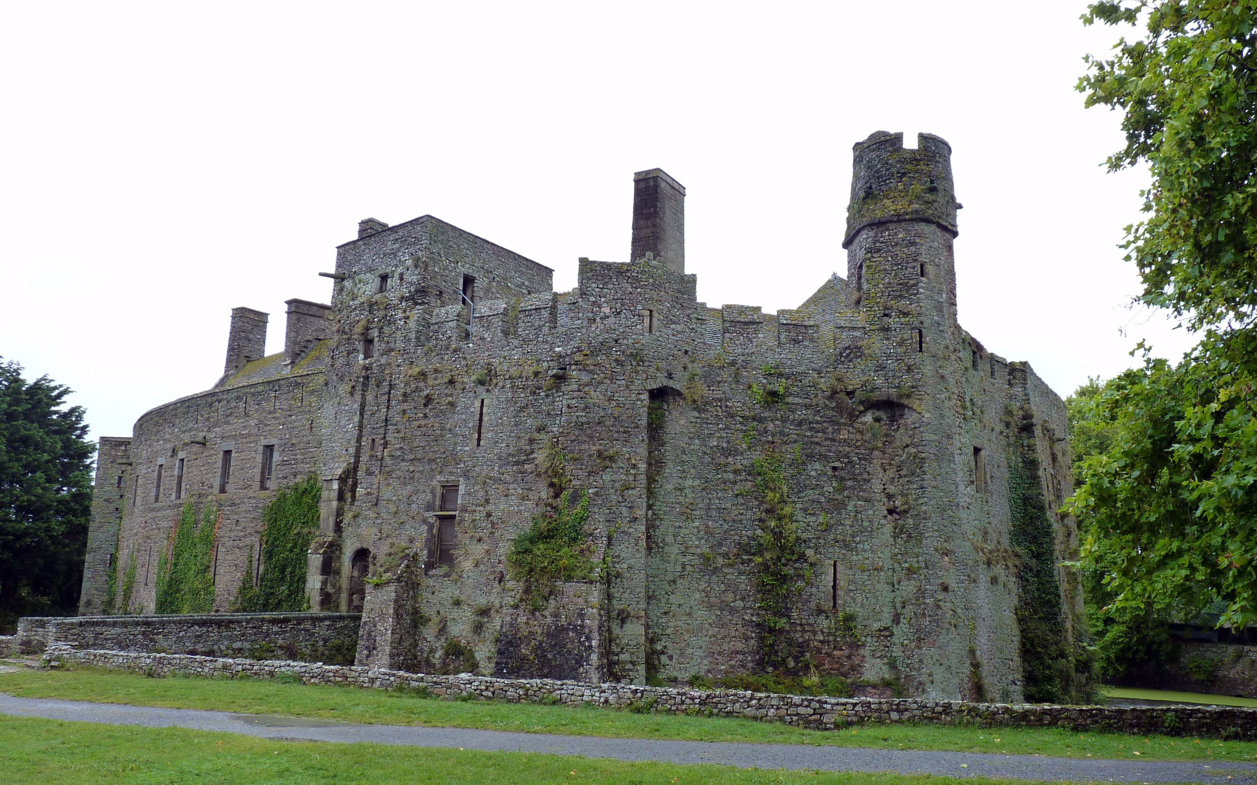 Старинный замок в Нормандии, Франция