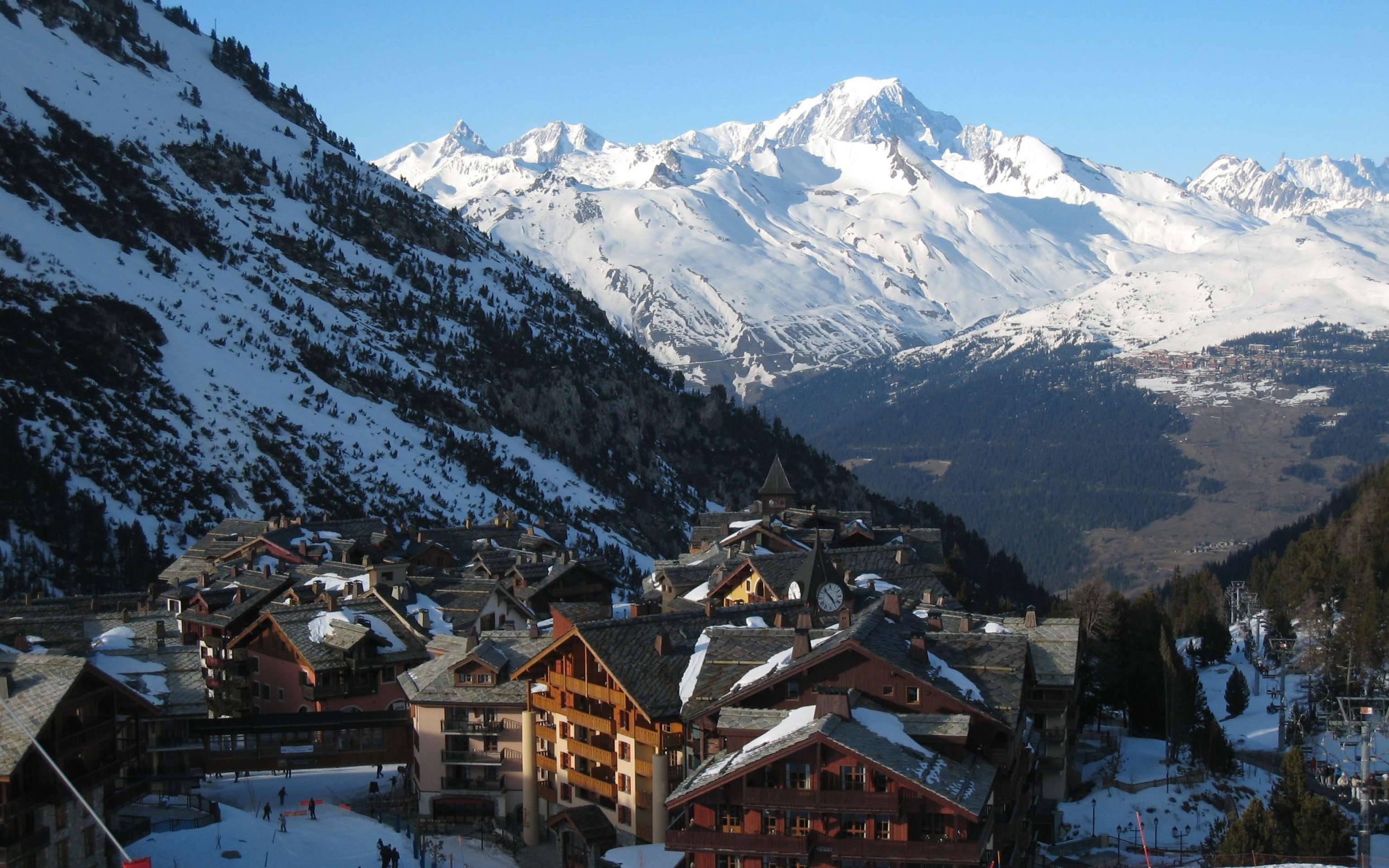 Город на горнолыжном курорте Лез Арк, Франция