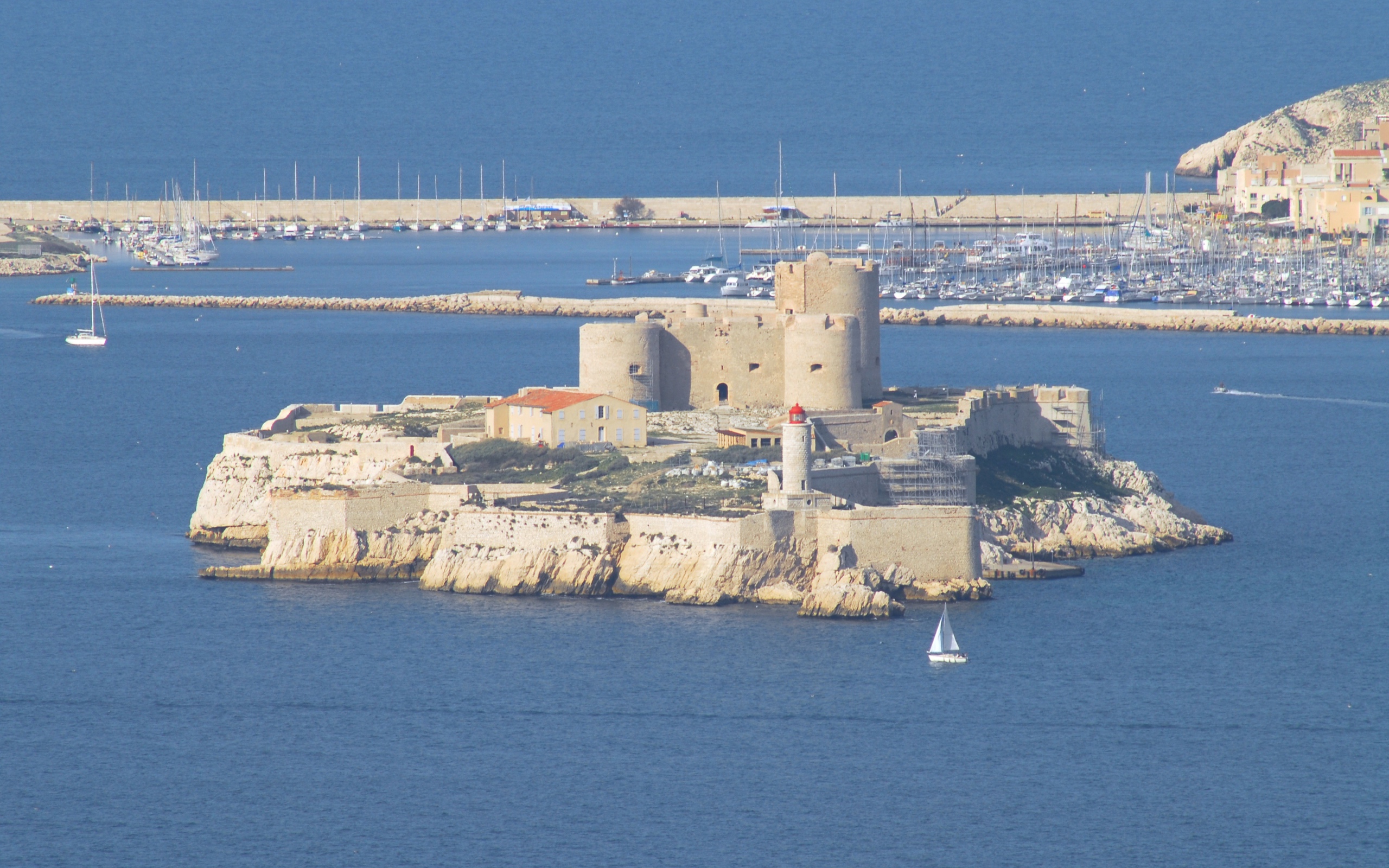 Крепость на острове в городе Марсель, Франция