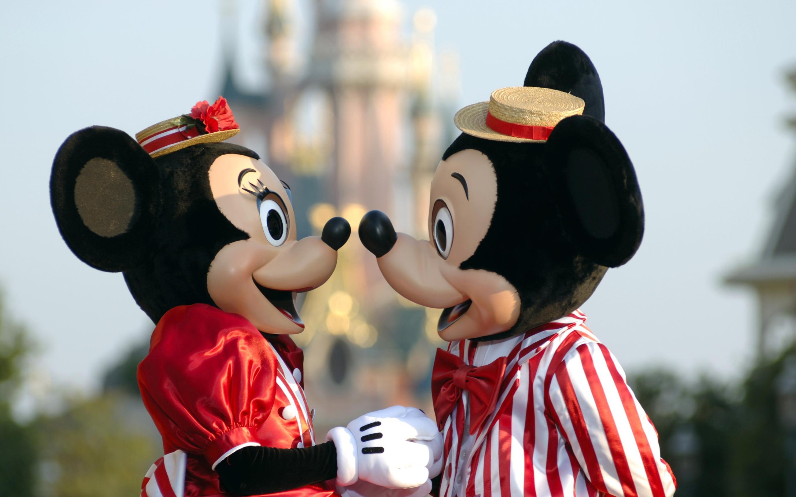 Микки и Мини в Диснейленде, Франция