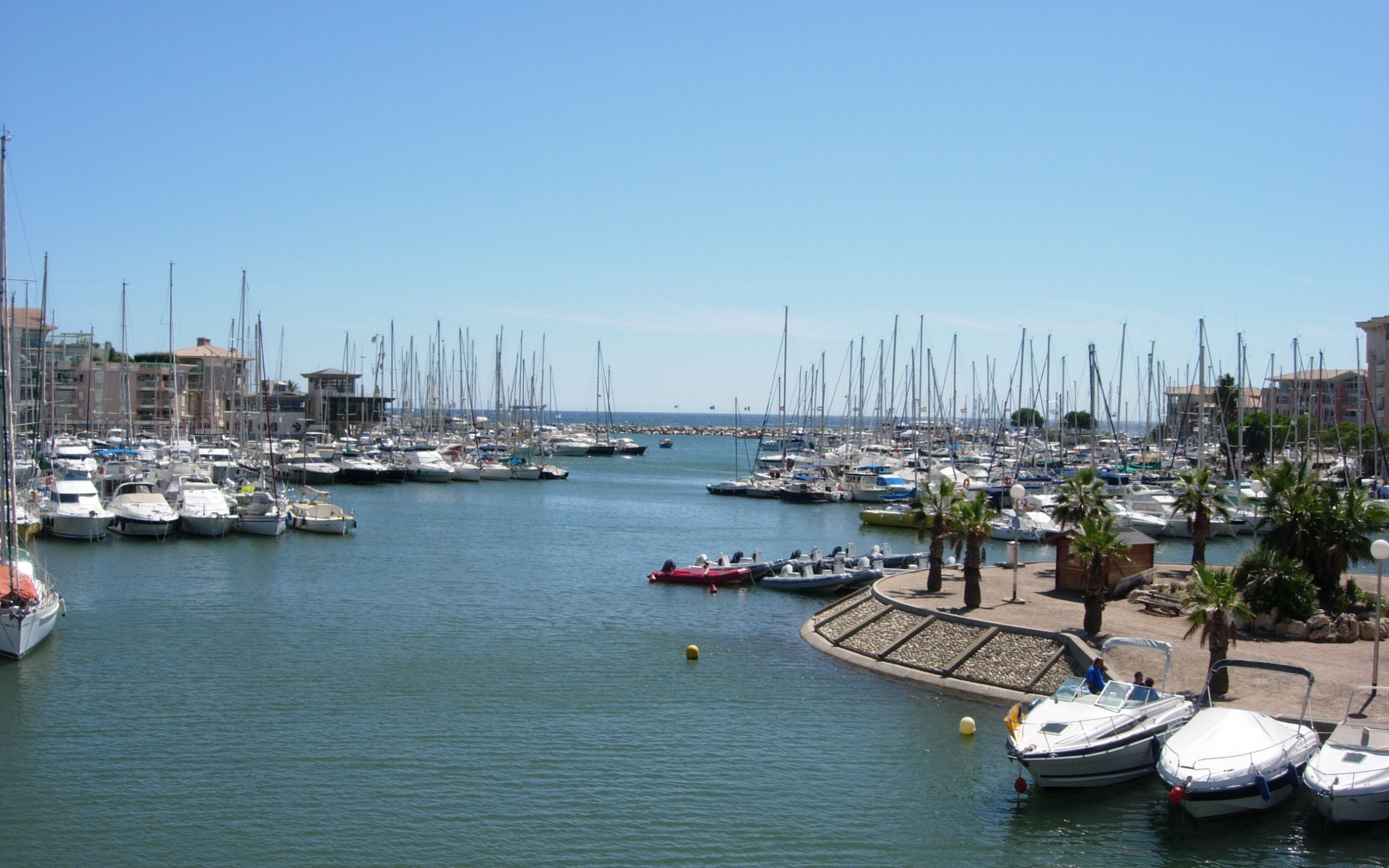 Порт на курорте Порт Де Фрежюс, Франция