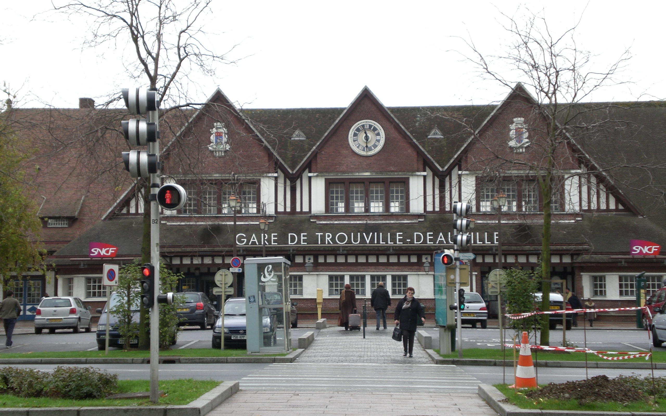 Железнодорожная станция на курорте Довиль, Франция