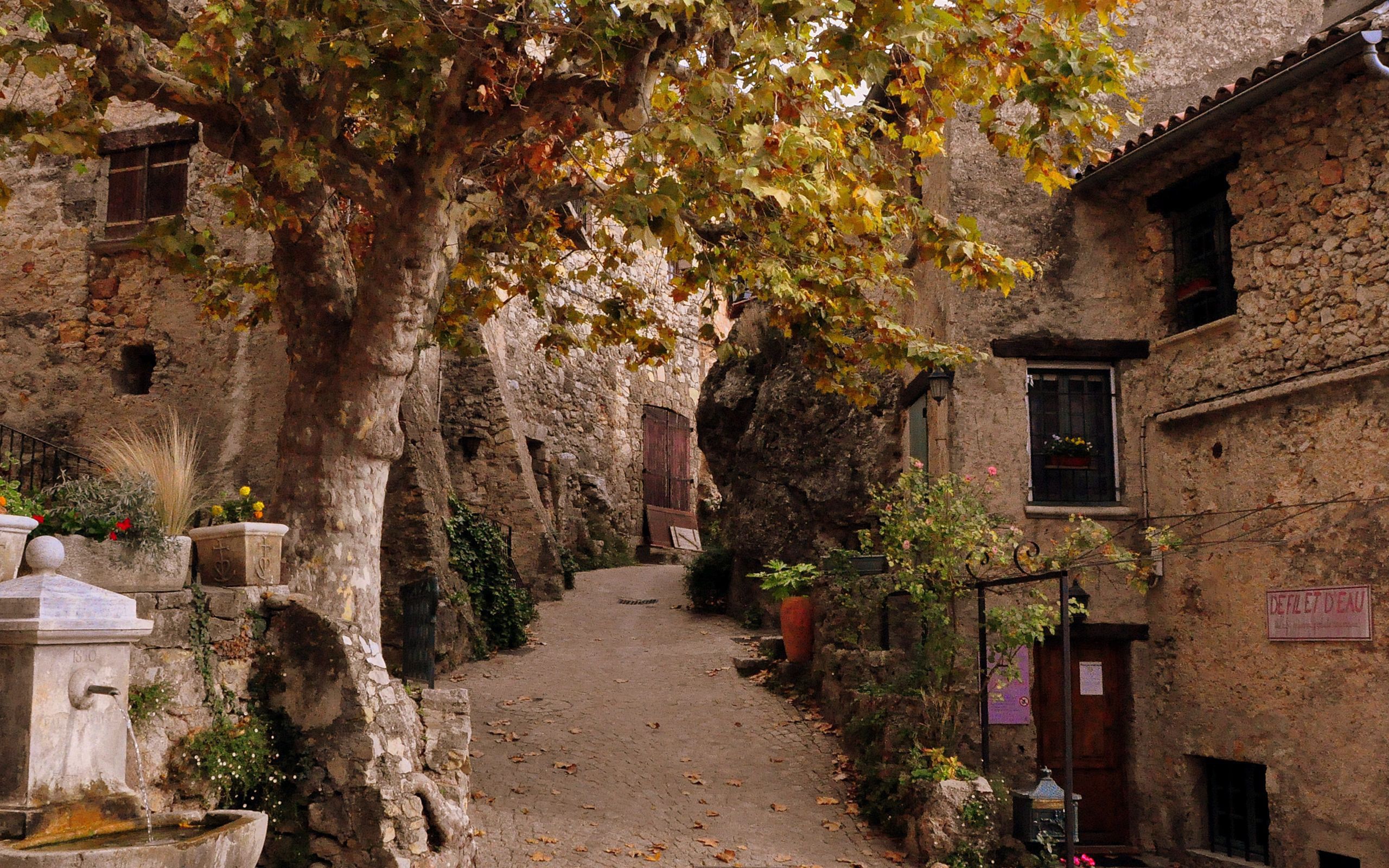 Старинная улочка на Лазурном берегу, Франция