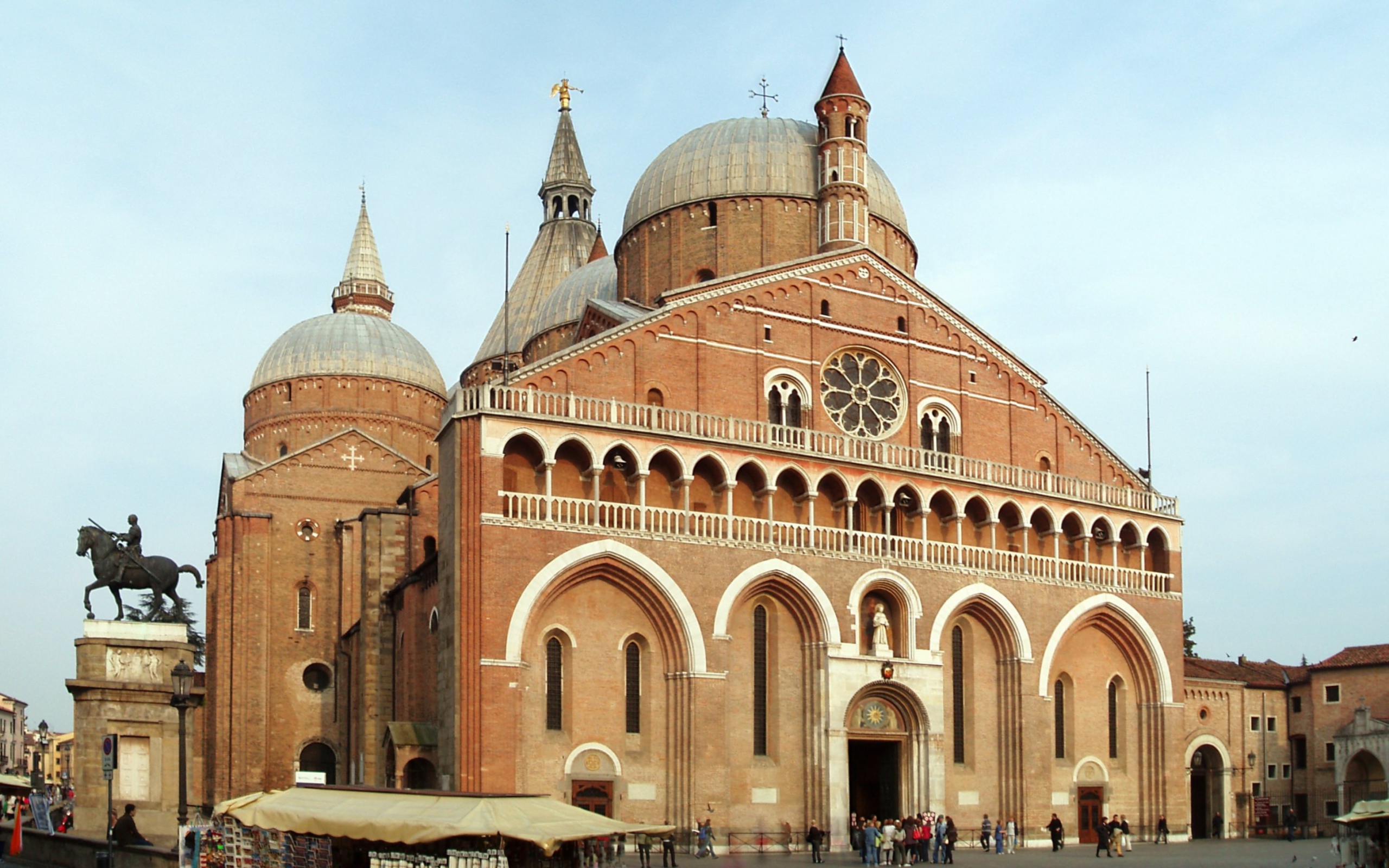 Базилика Ди Сан Антонио в Падуе, Италия