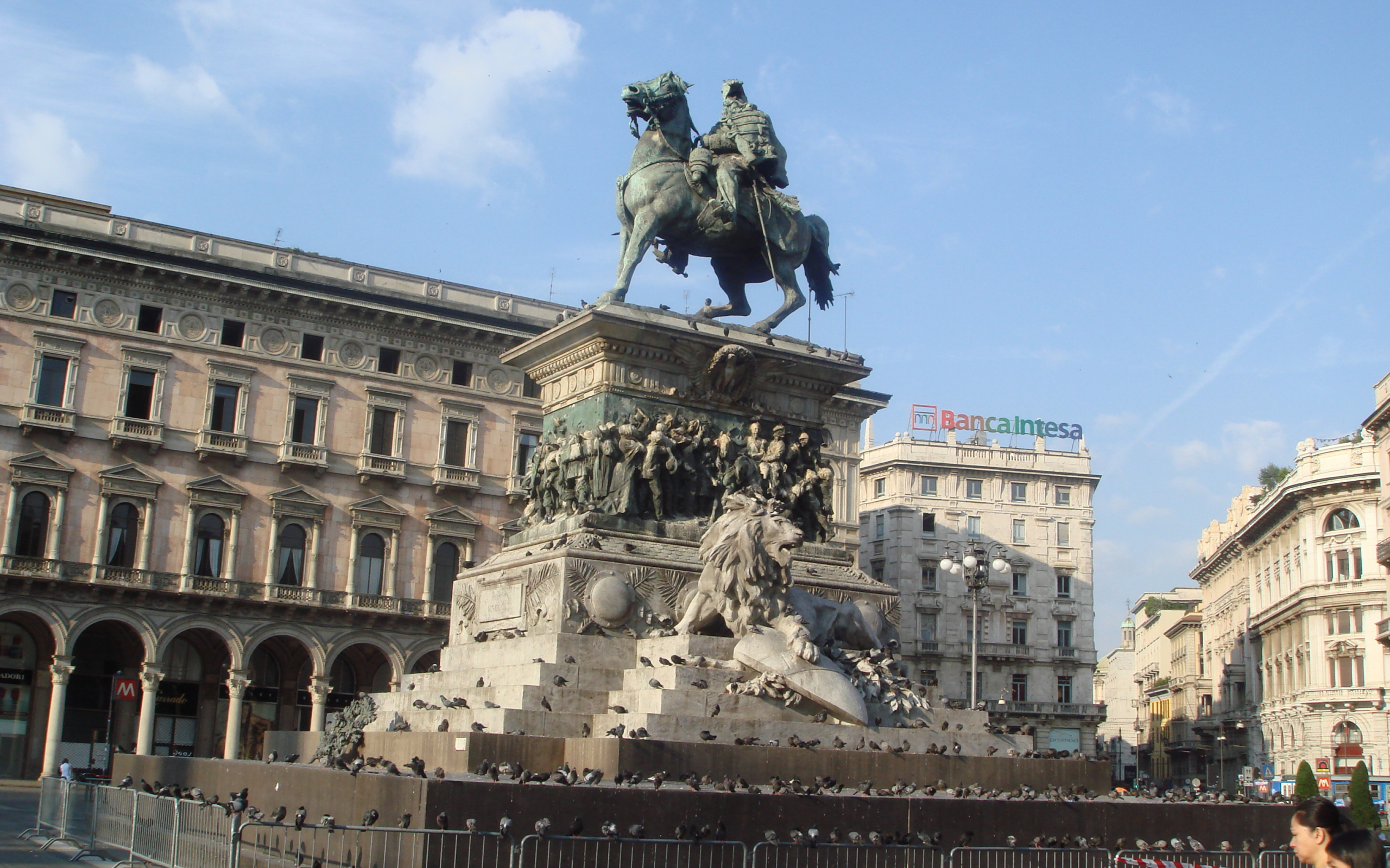 Памятник Витторио Эммануэле II в Милане, Италия
