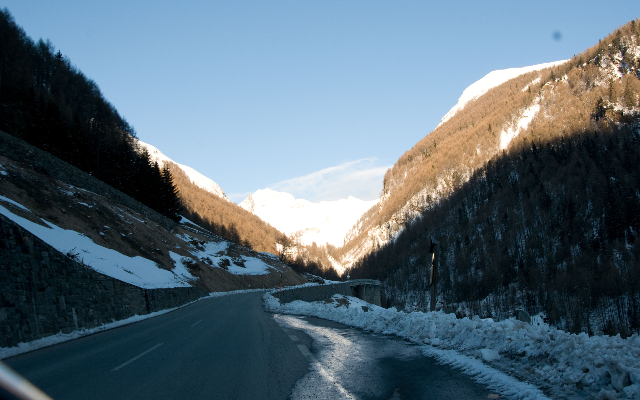 Горная дорога на горнолыжном курорте Кортина д'Ампеццо, Италия