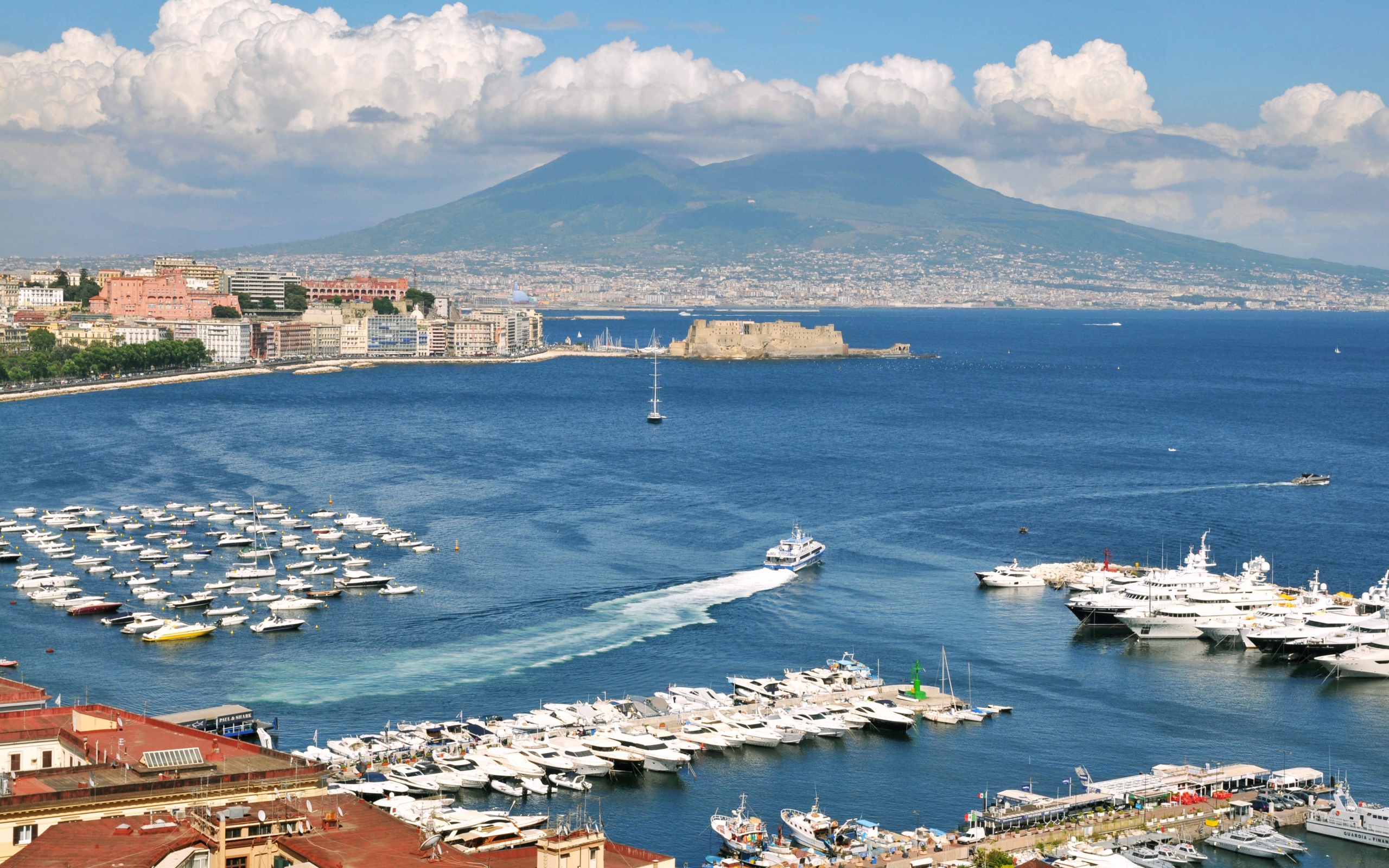 Порт в Неаполе, Италия