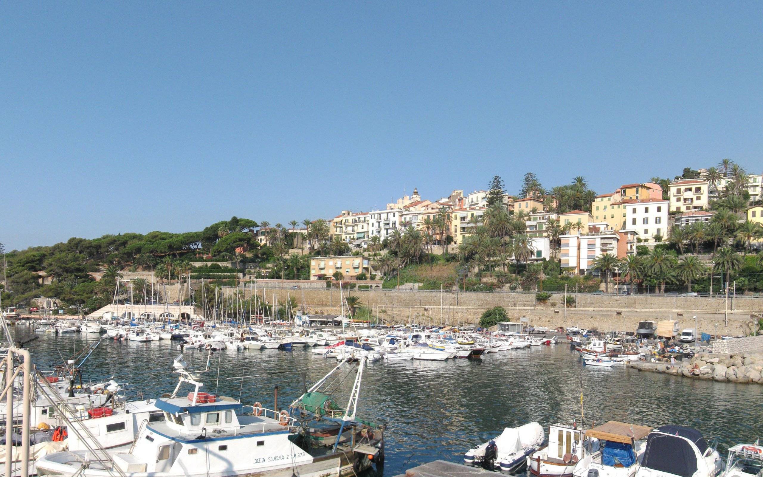 Порт на курорте Бордигера, Италия