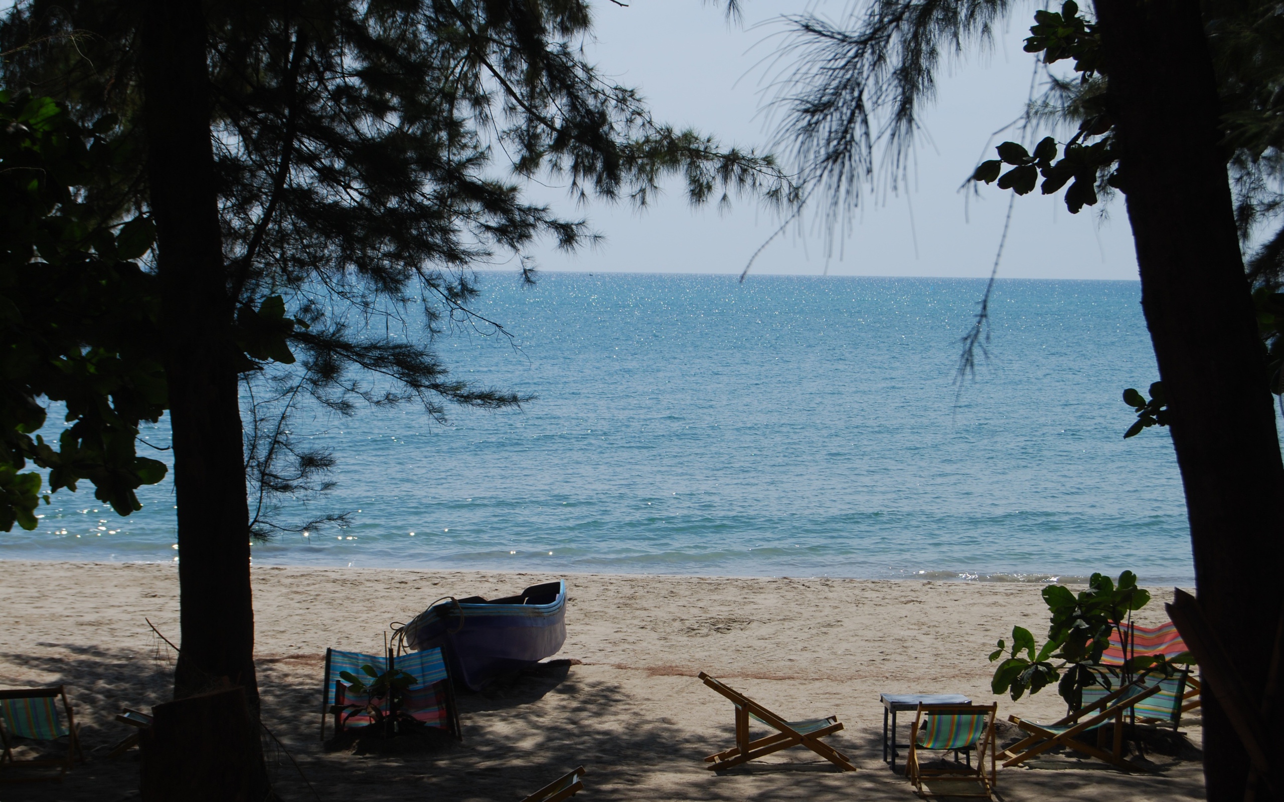 Отдых на пляже на курорте Районг, Таиланд