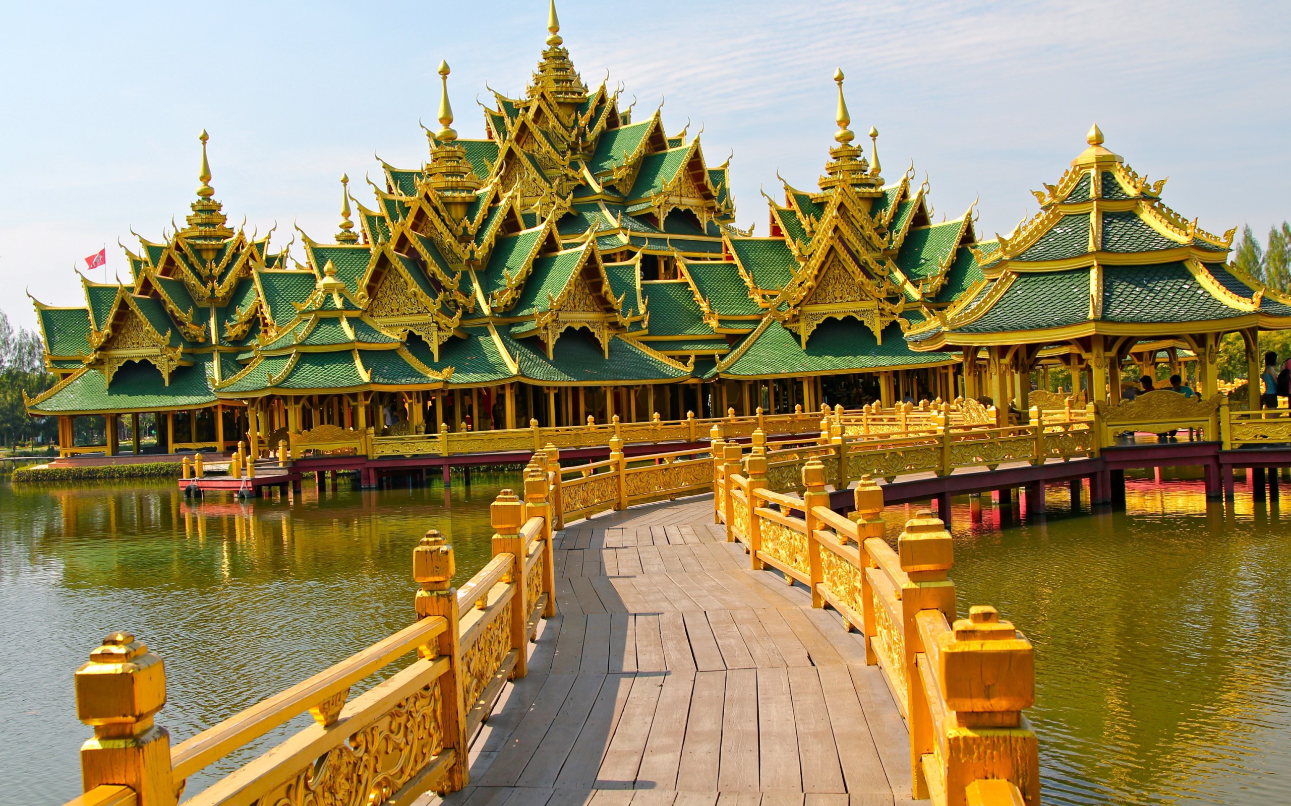 Храм на курорте Районг, Таиланд