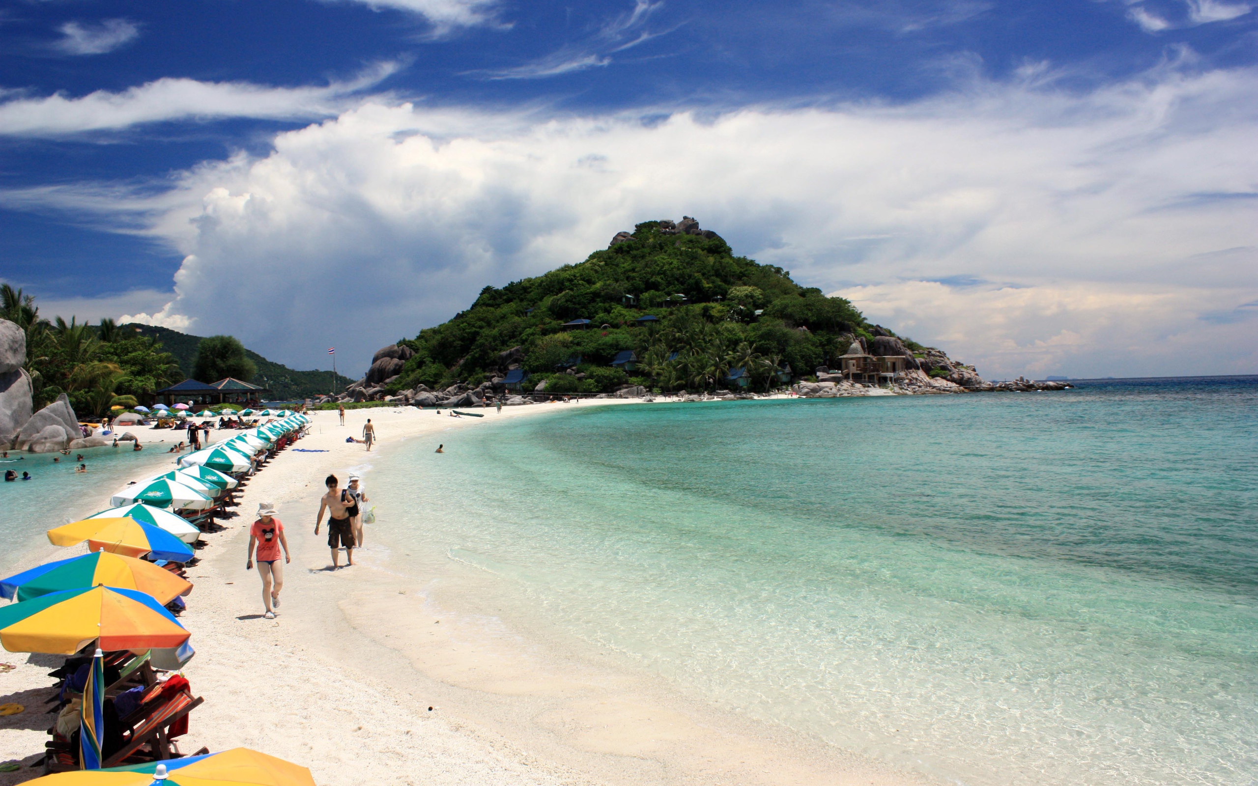 Зимний отдых на пляже на острове Ко Куд, Таиланд