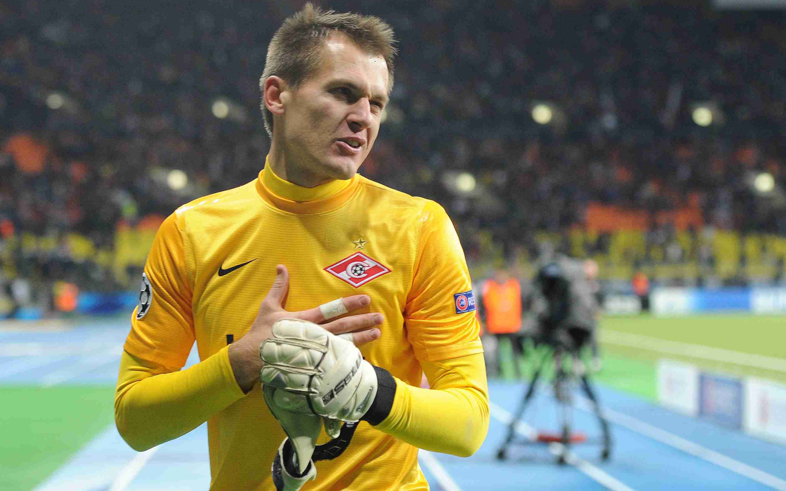 Артем Ребров вратарь Спартака на поле