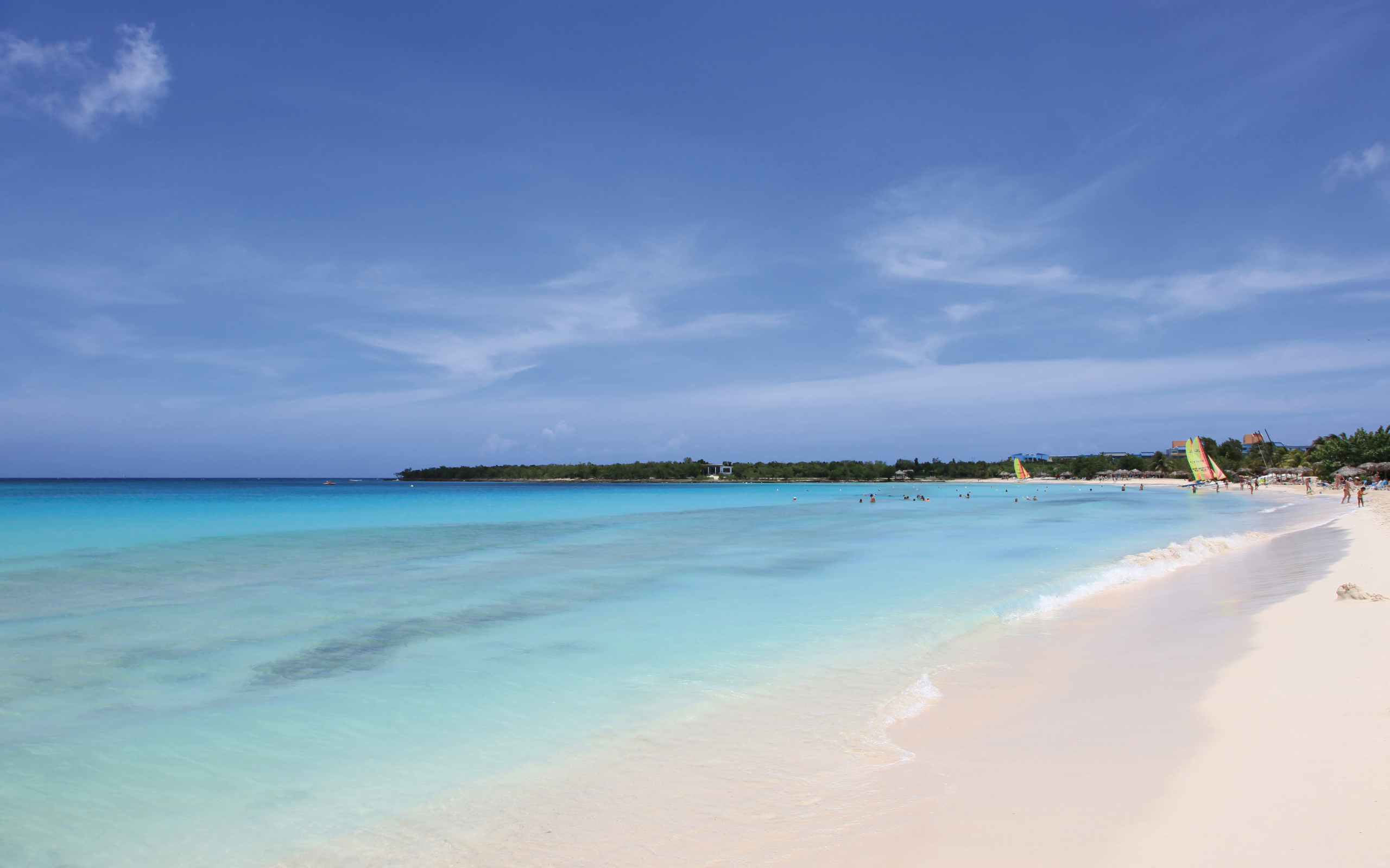 Голубая лагуна на курорте Гуардалавака, Куба