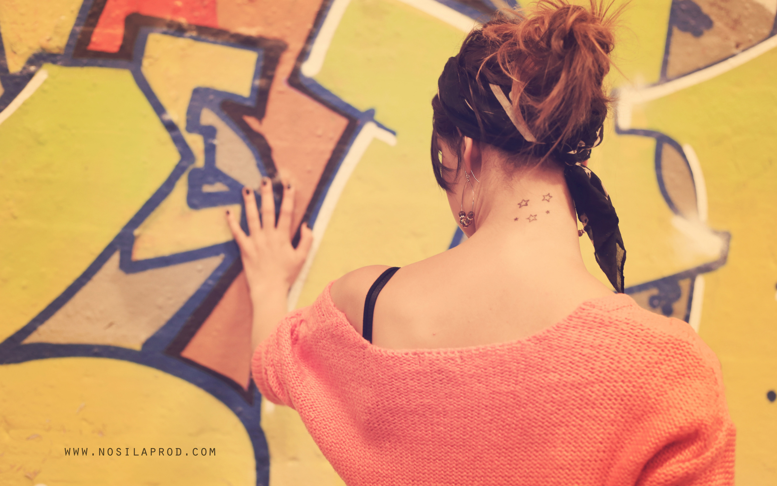 Звезды тату на шее