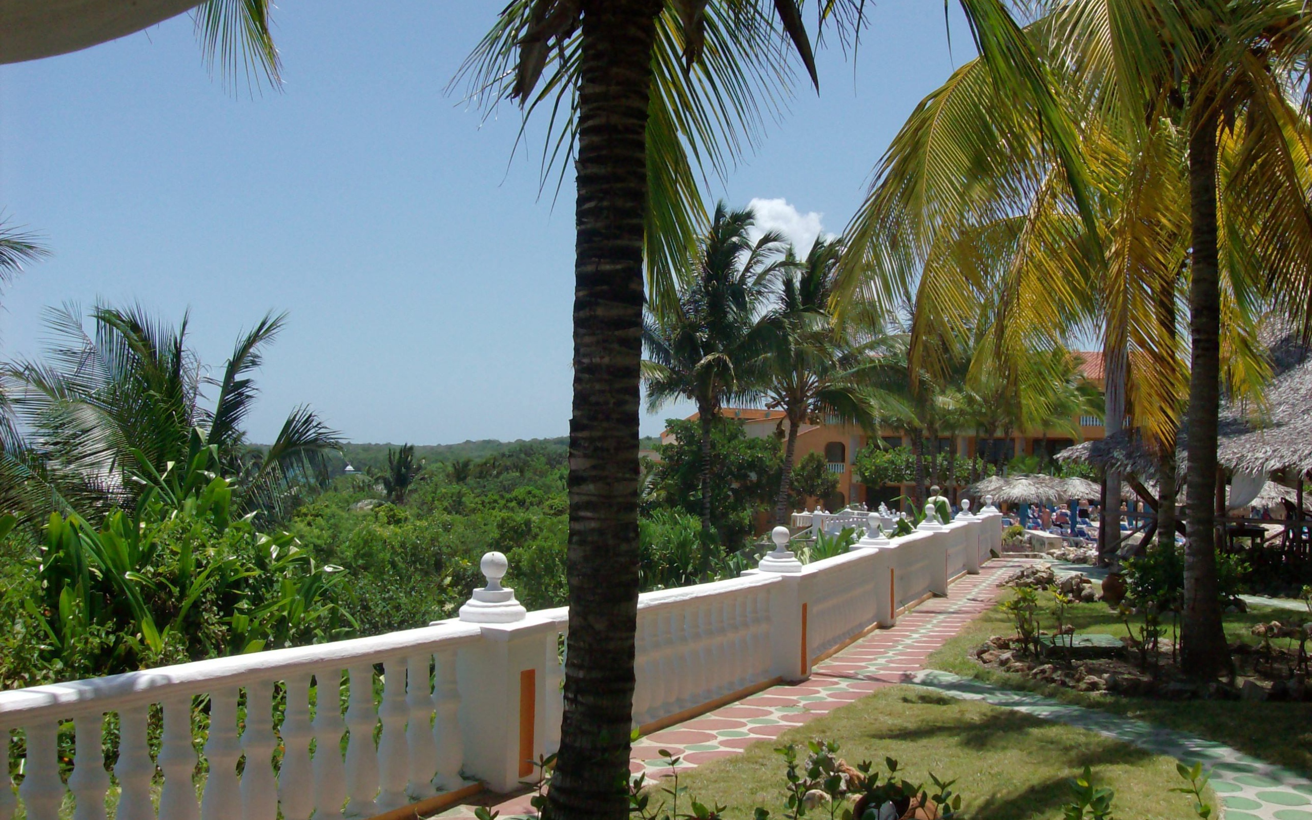 Терраса на курорте Гуардалавака, Куба