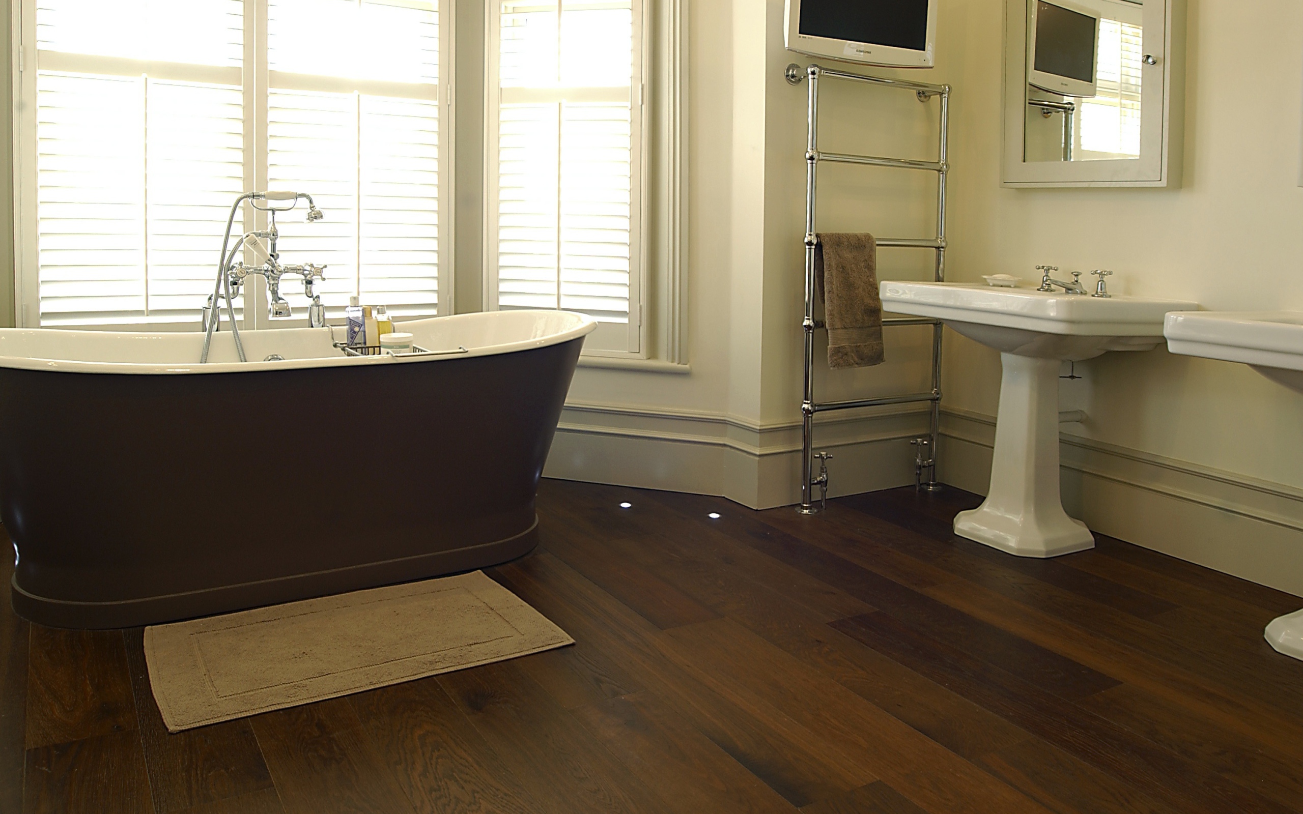 Напольная ванная