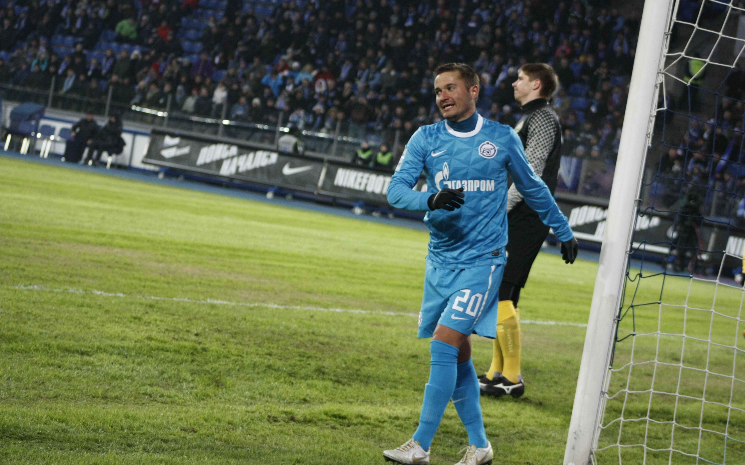 Zenit midfielder Victor Fayzulin at the gate
