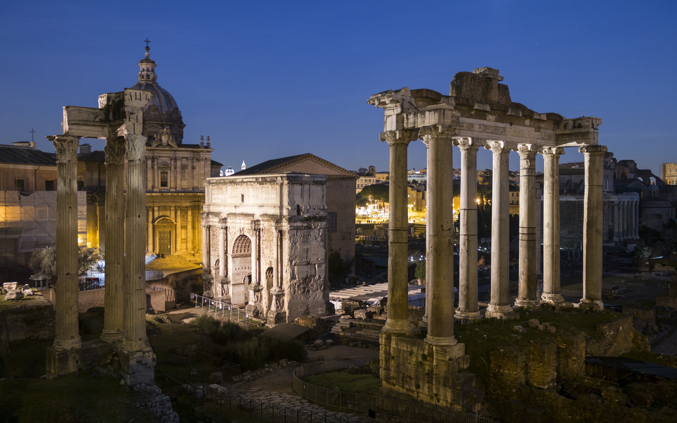 Древние руины в Риме