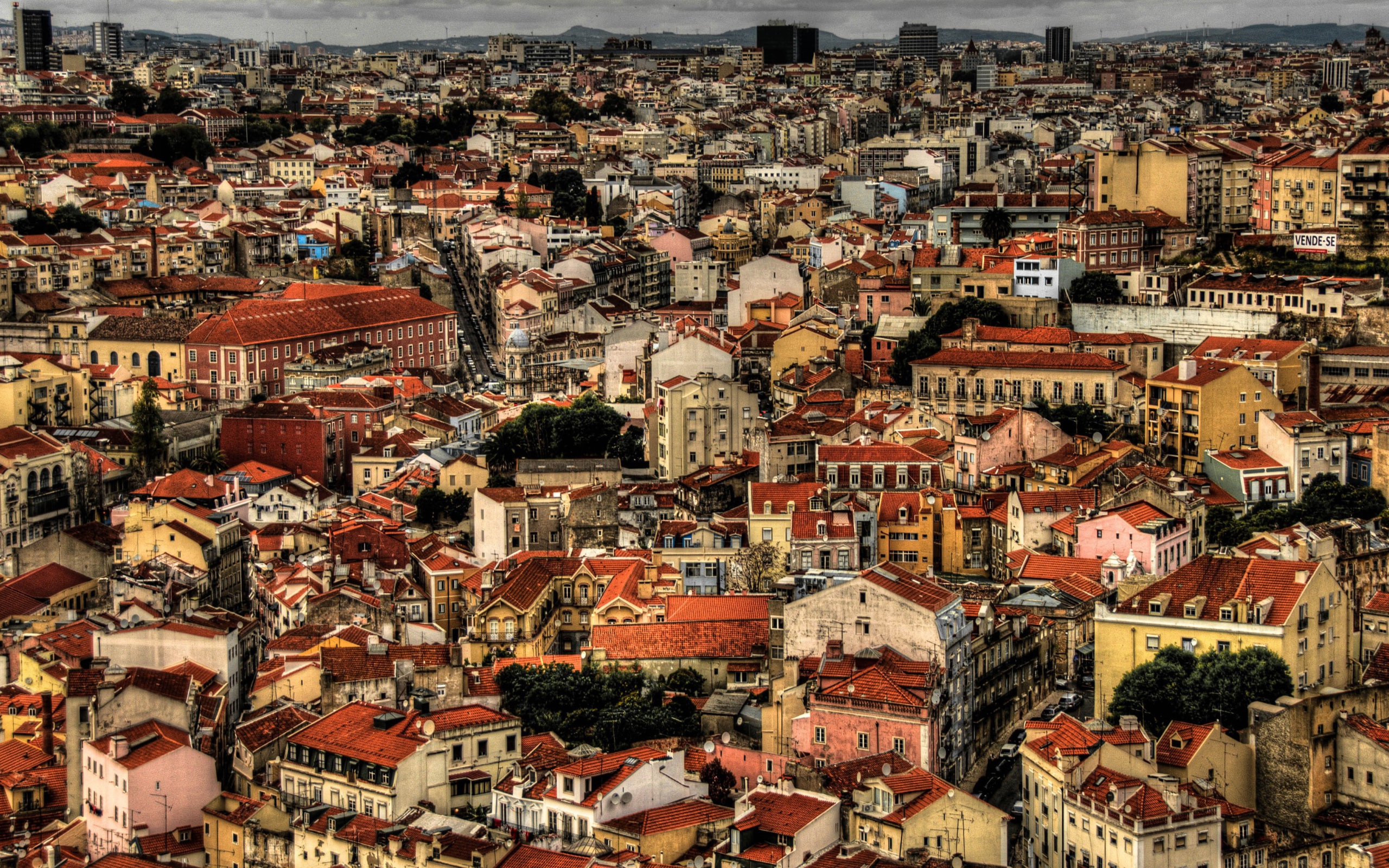 Плотная застройка в старинном городе