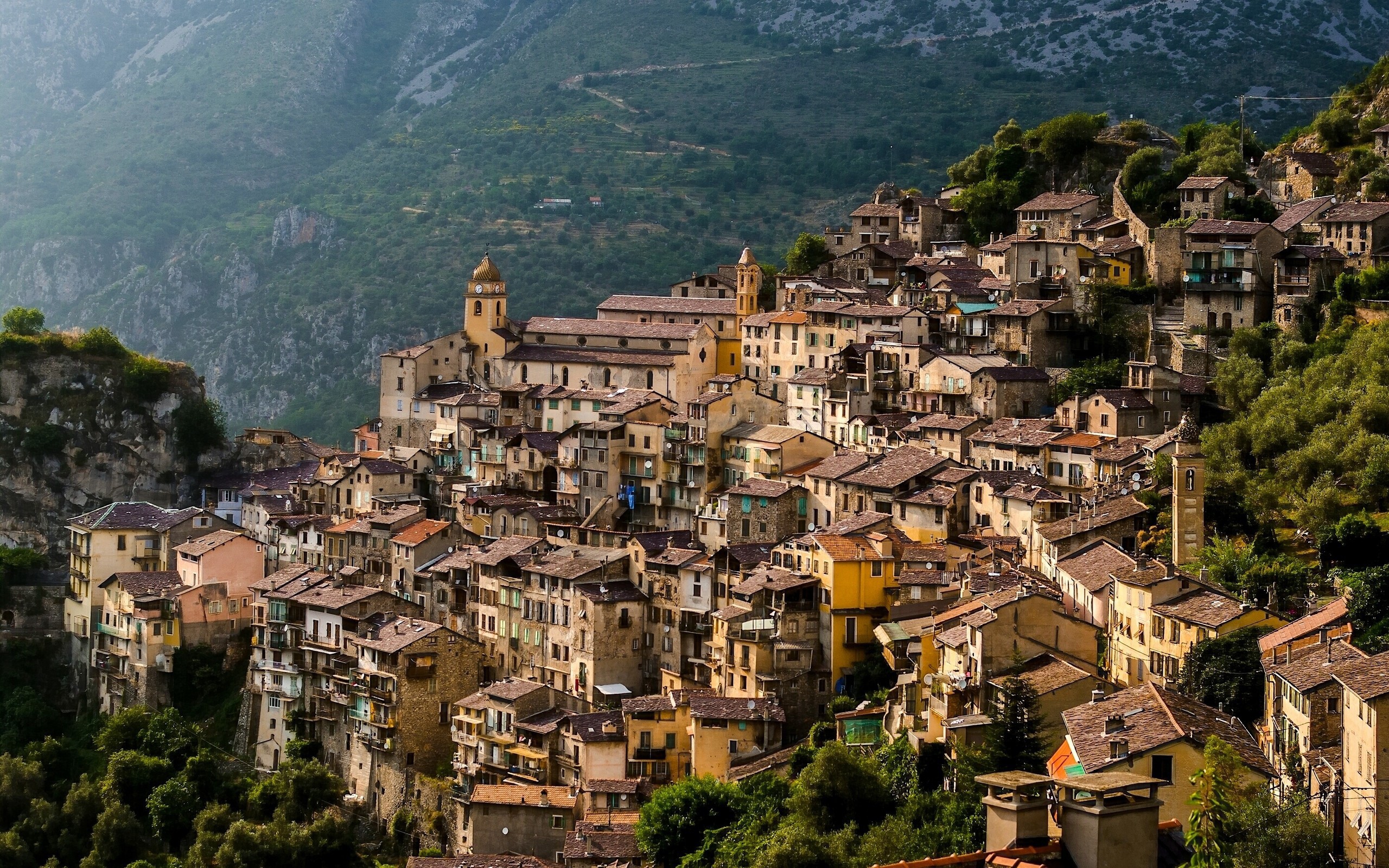 Дома на горе во Франции