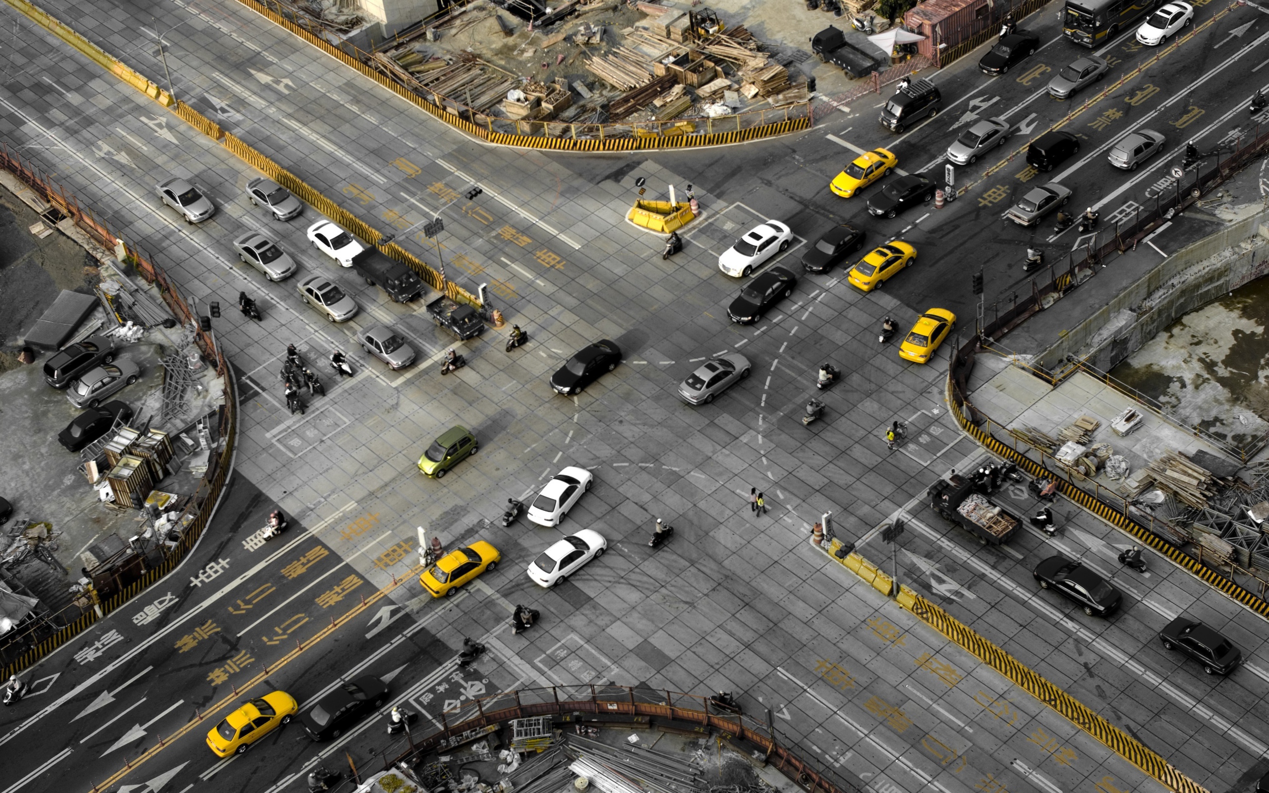 Такси на перекрестке в городе, Япония