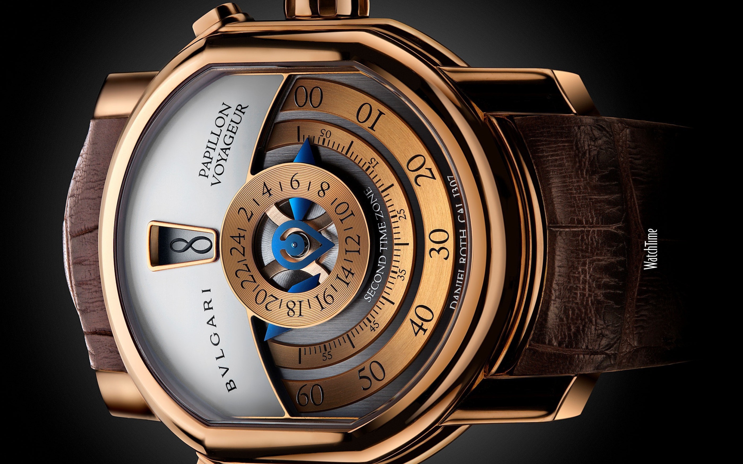 Дорогие часы на коричневом кожанном ремешке