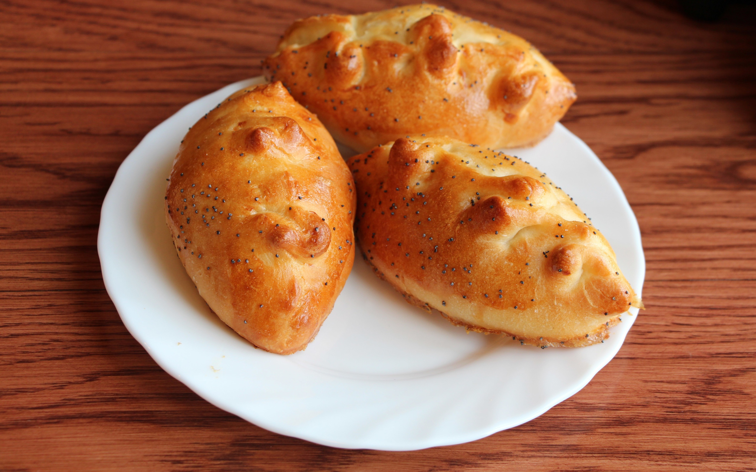 Аппетитные булки с маком