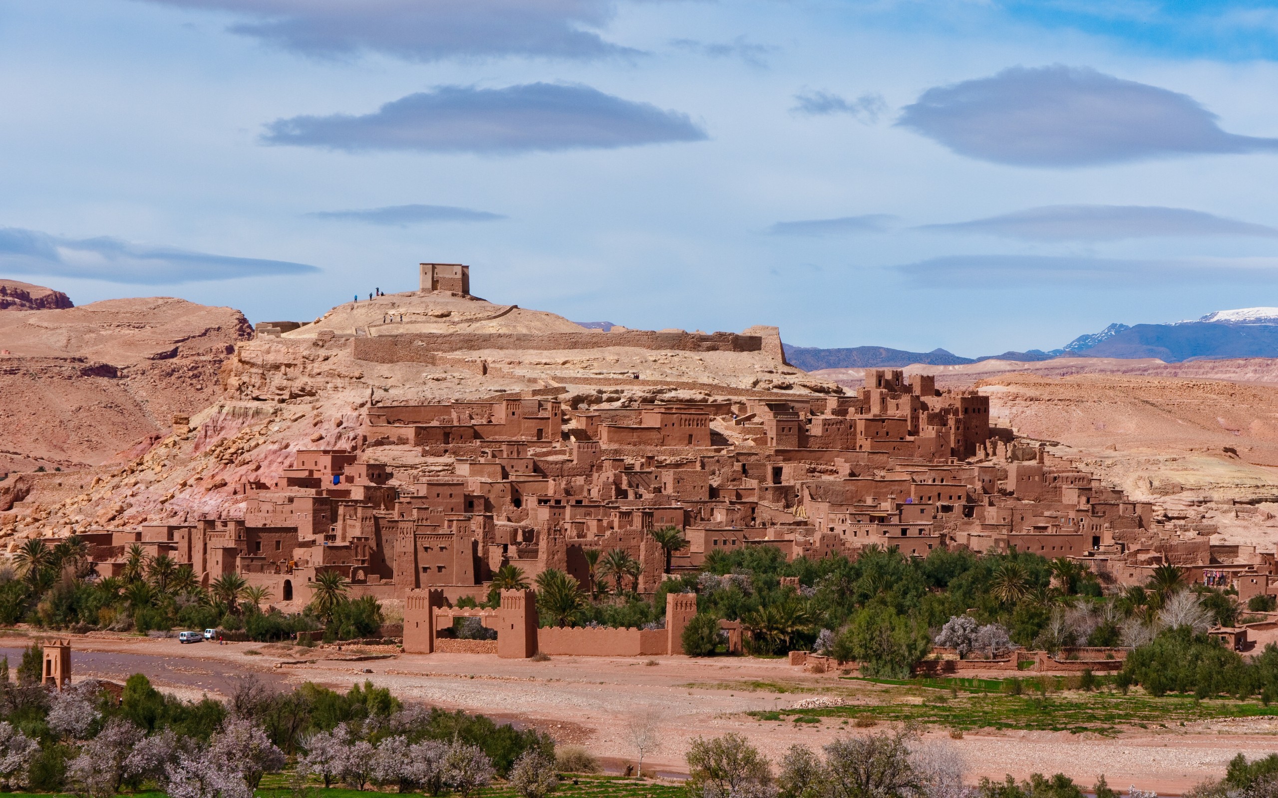 Панорама древнего города из глины