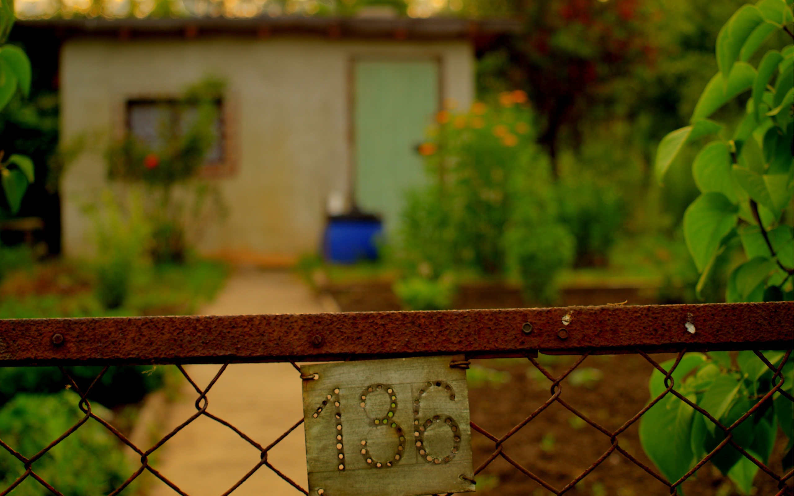 Номерной знак на калитке