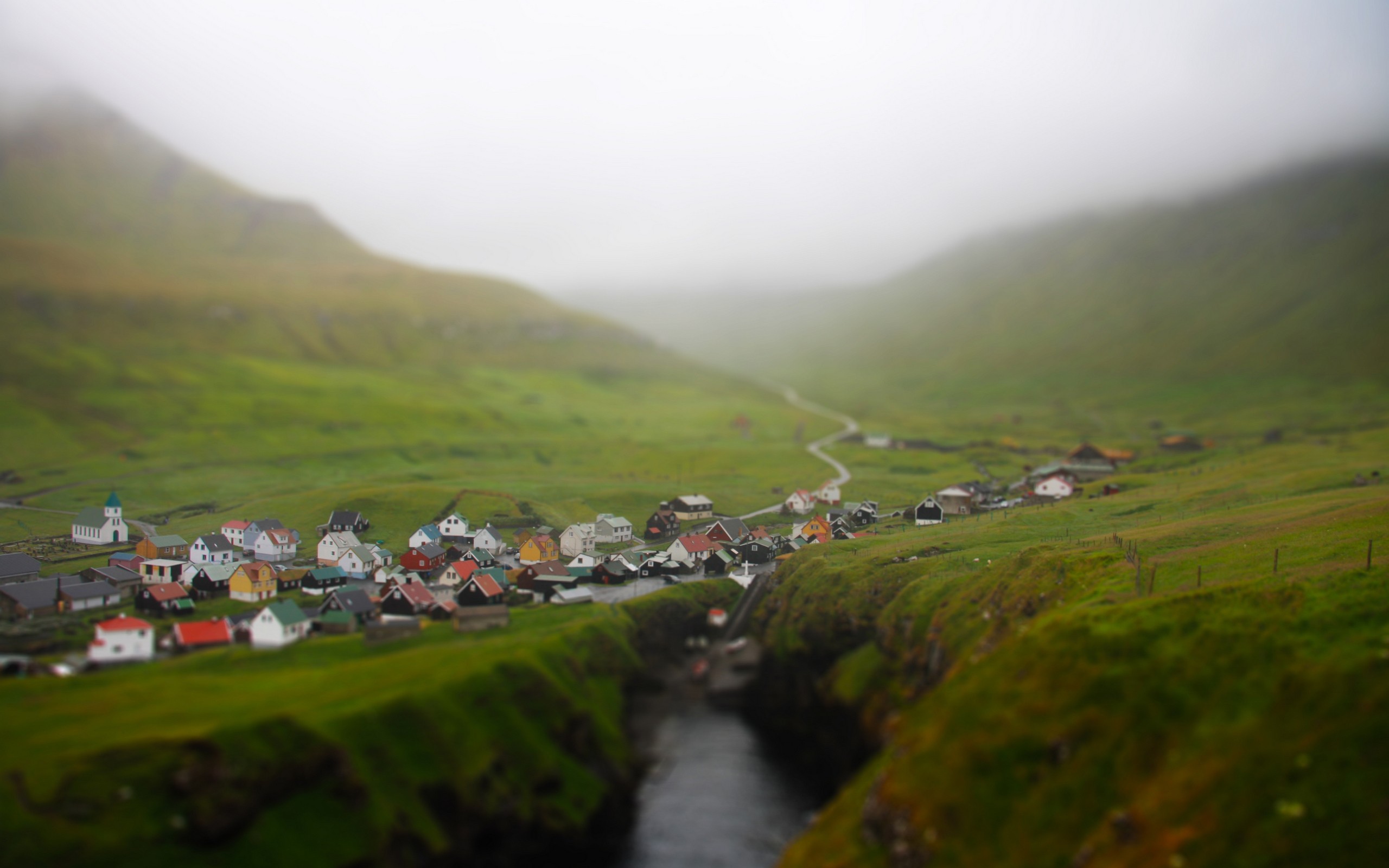 Овраг на окраине горного селения