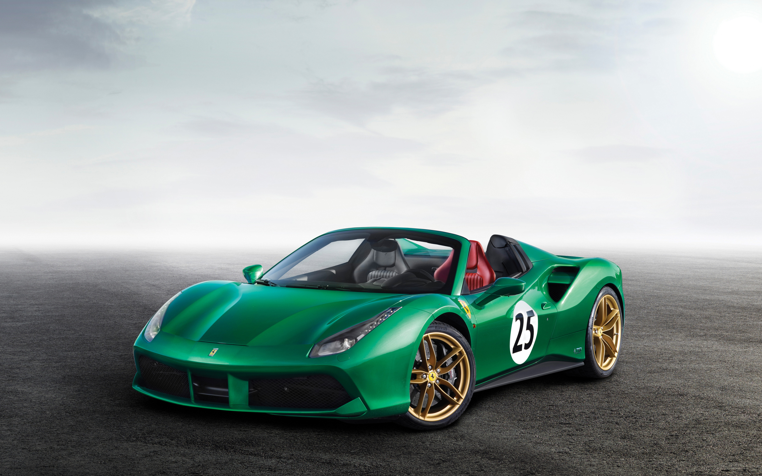 Зеленый спортивный автомобиль Ferrari 488 Spider, 2017