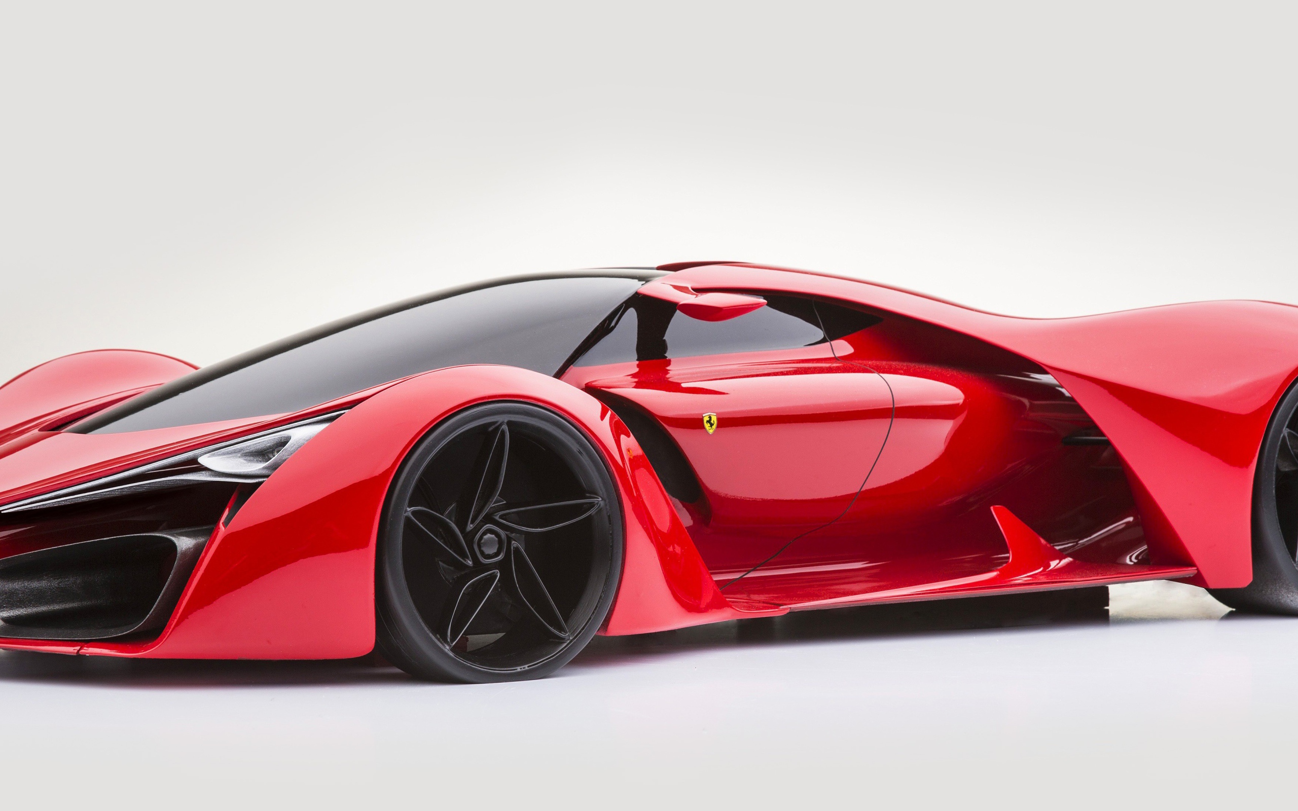 Красный гоночный автомобиль Ferrari LaFerrari F150