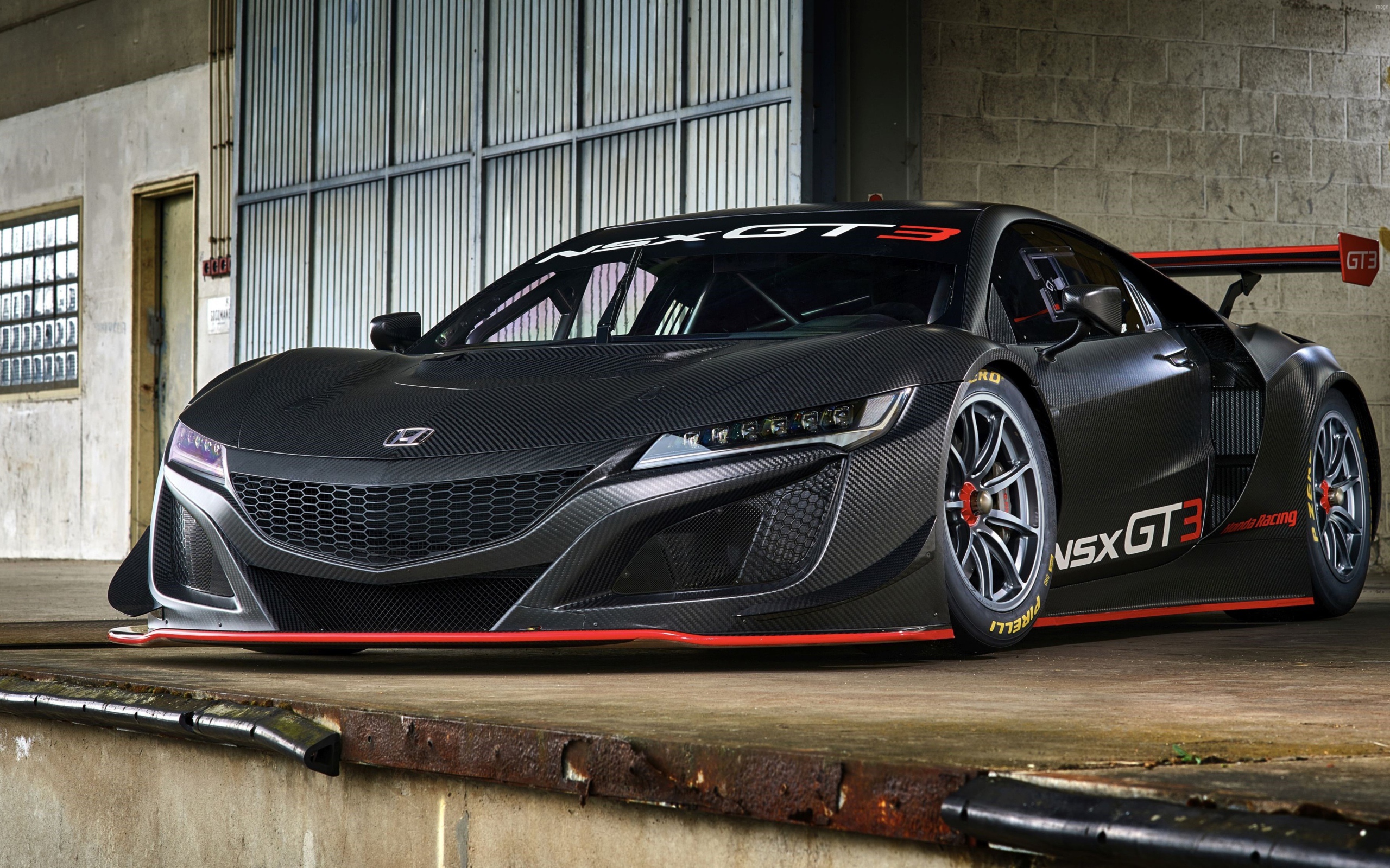 Стильный спортивный тюнингованный автомобиль Honda NSX GT3