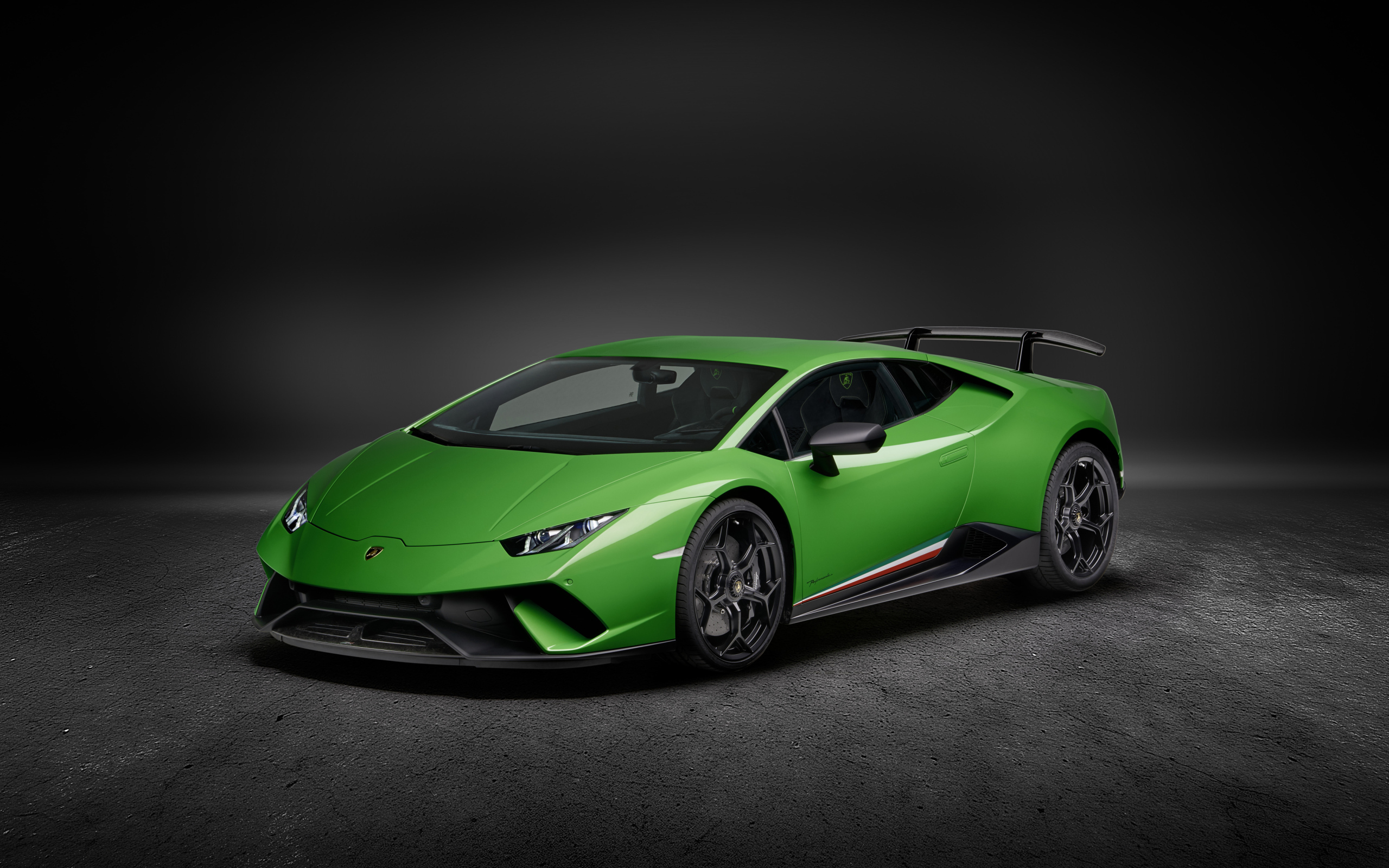 Стильный автомобиль  Lamborghini Huracan Performante 