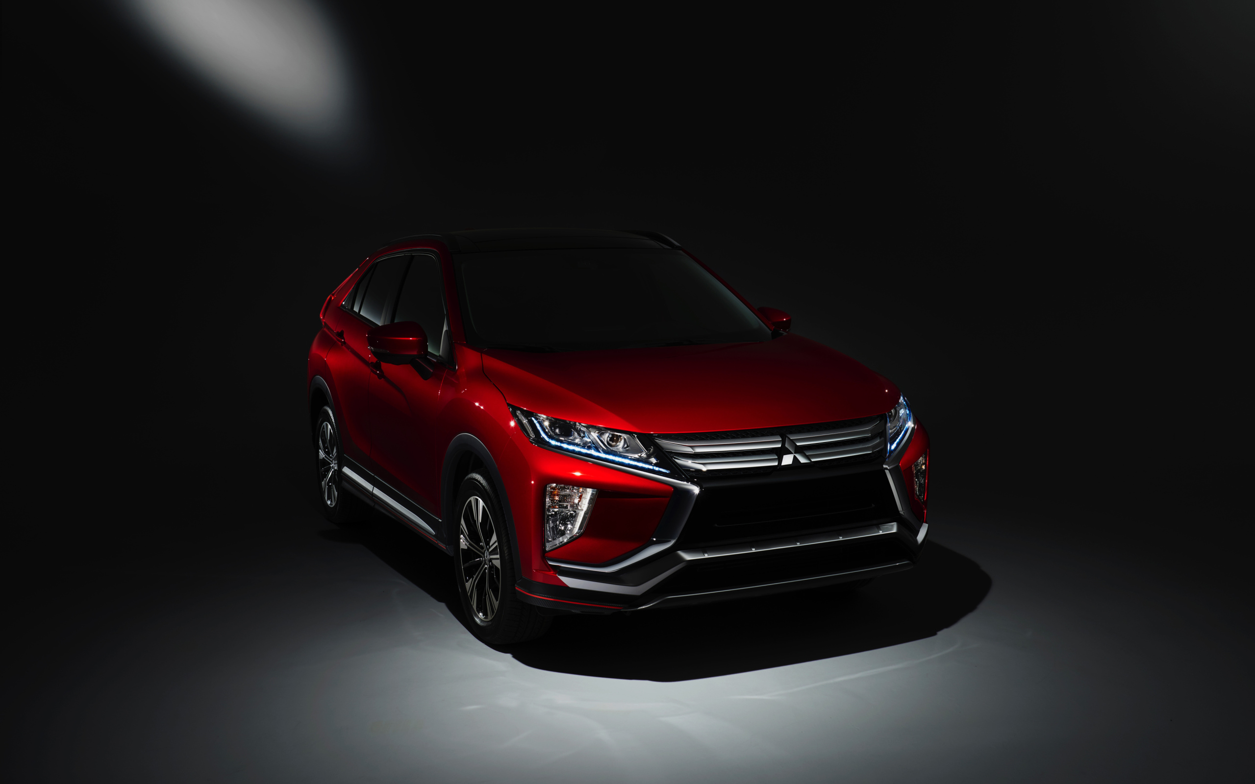 Красный автомобиль  Mitsubishi Eclipse Cross, 2018 