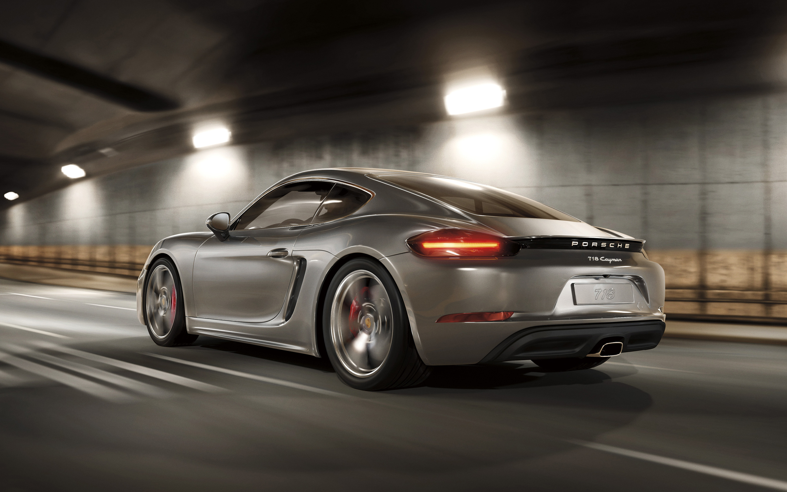 Спортивный автомобиль Porsche 718 Cayman GT4, 2018 вид сзади