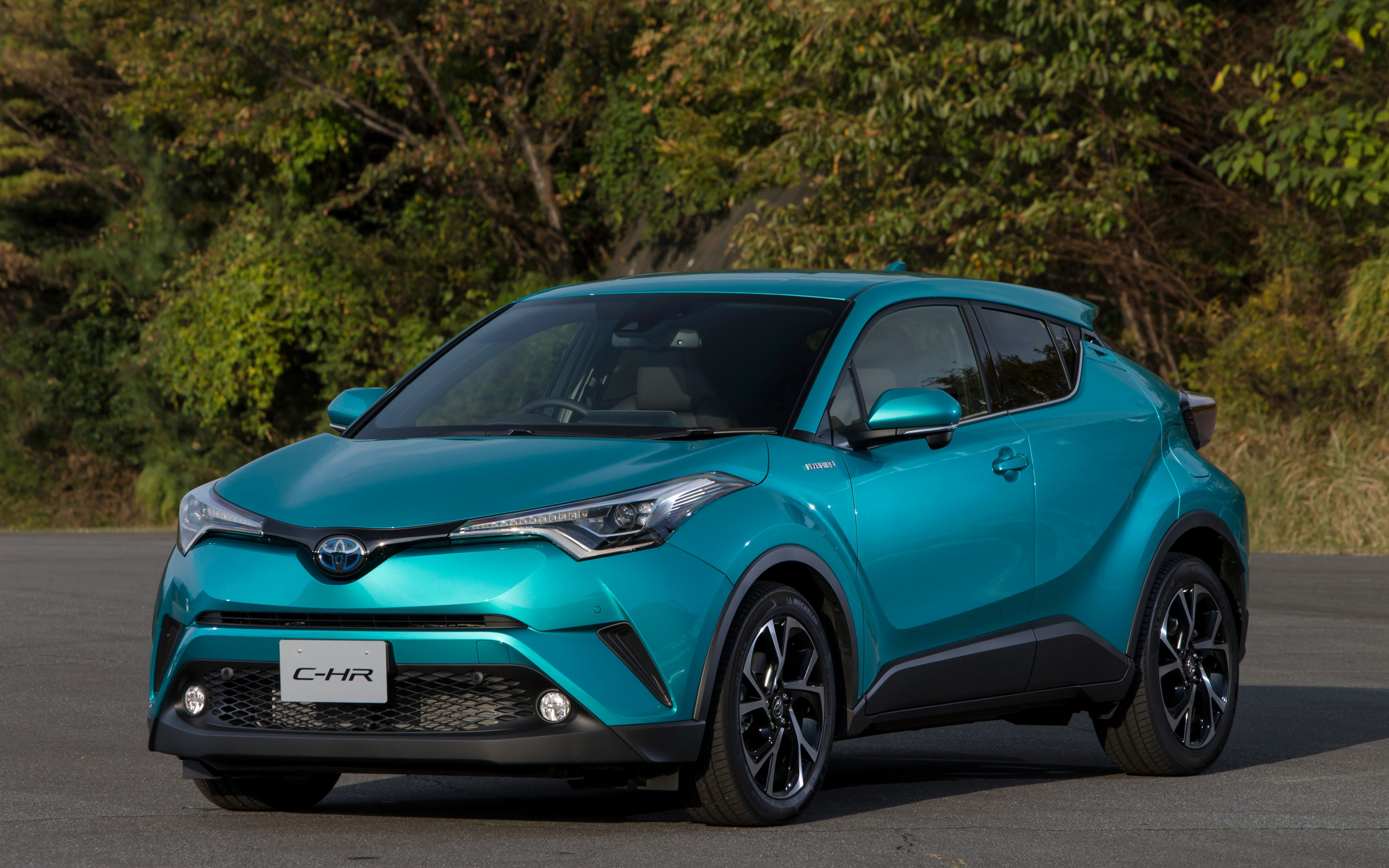 Автомобиль Toyota C-HR Hybrid, цвет бирюзовый металлик 
