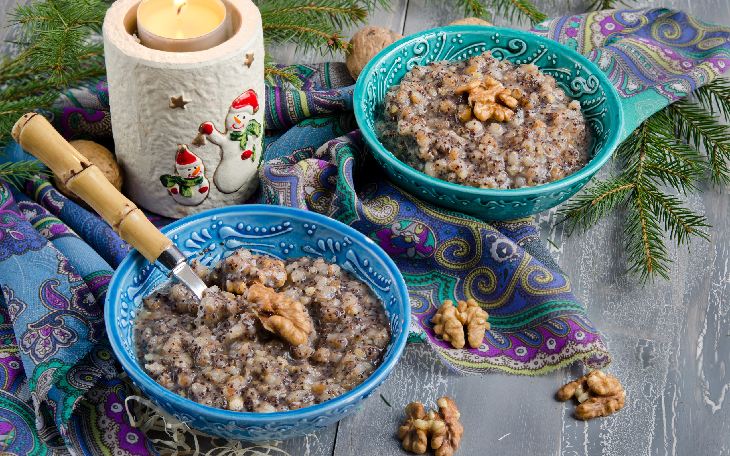 Праздничная кутья с красивой свечой на Рождество