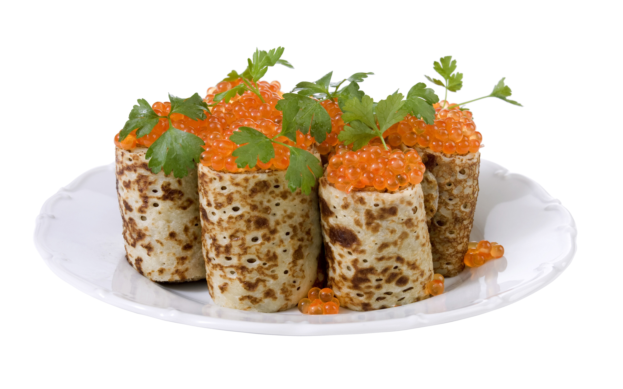 Роллы из блинов с красной икрой на белом блюде