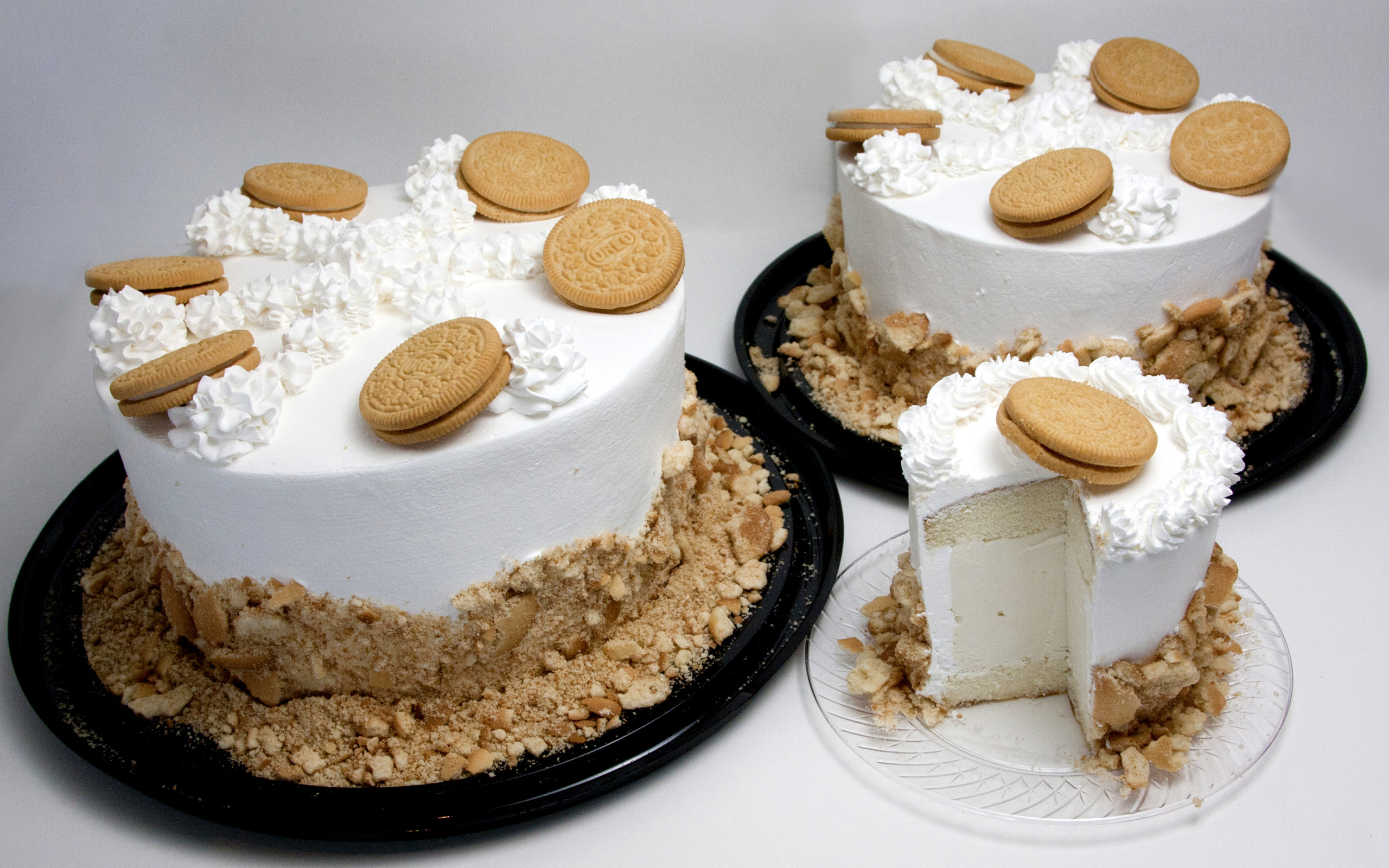 Аппетитные торты с белым кремом и печеньем Орео
