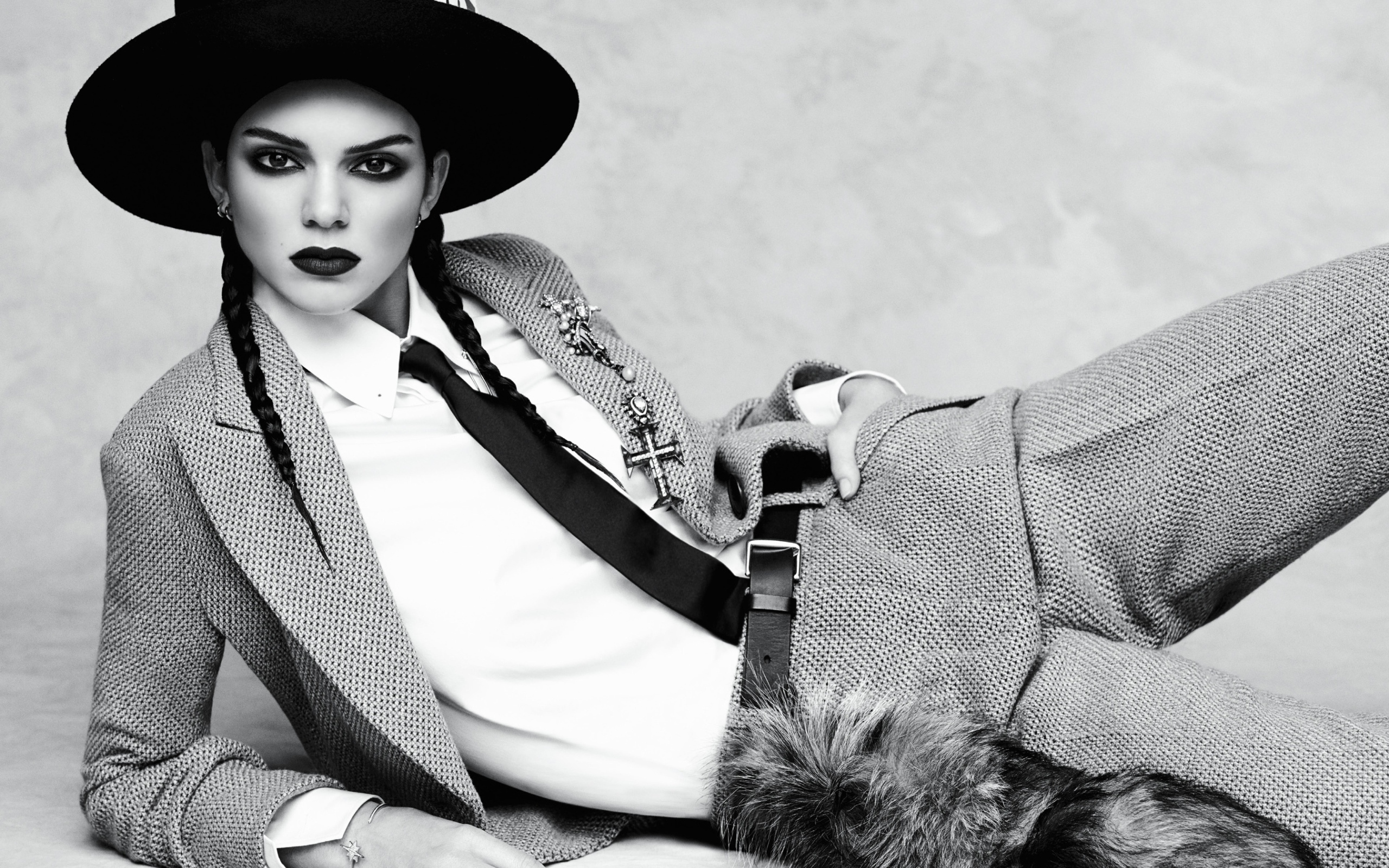 Американская модель Кендалл Дженнер, черно белое фото 