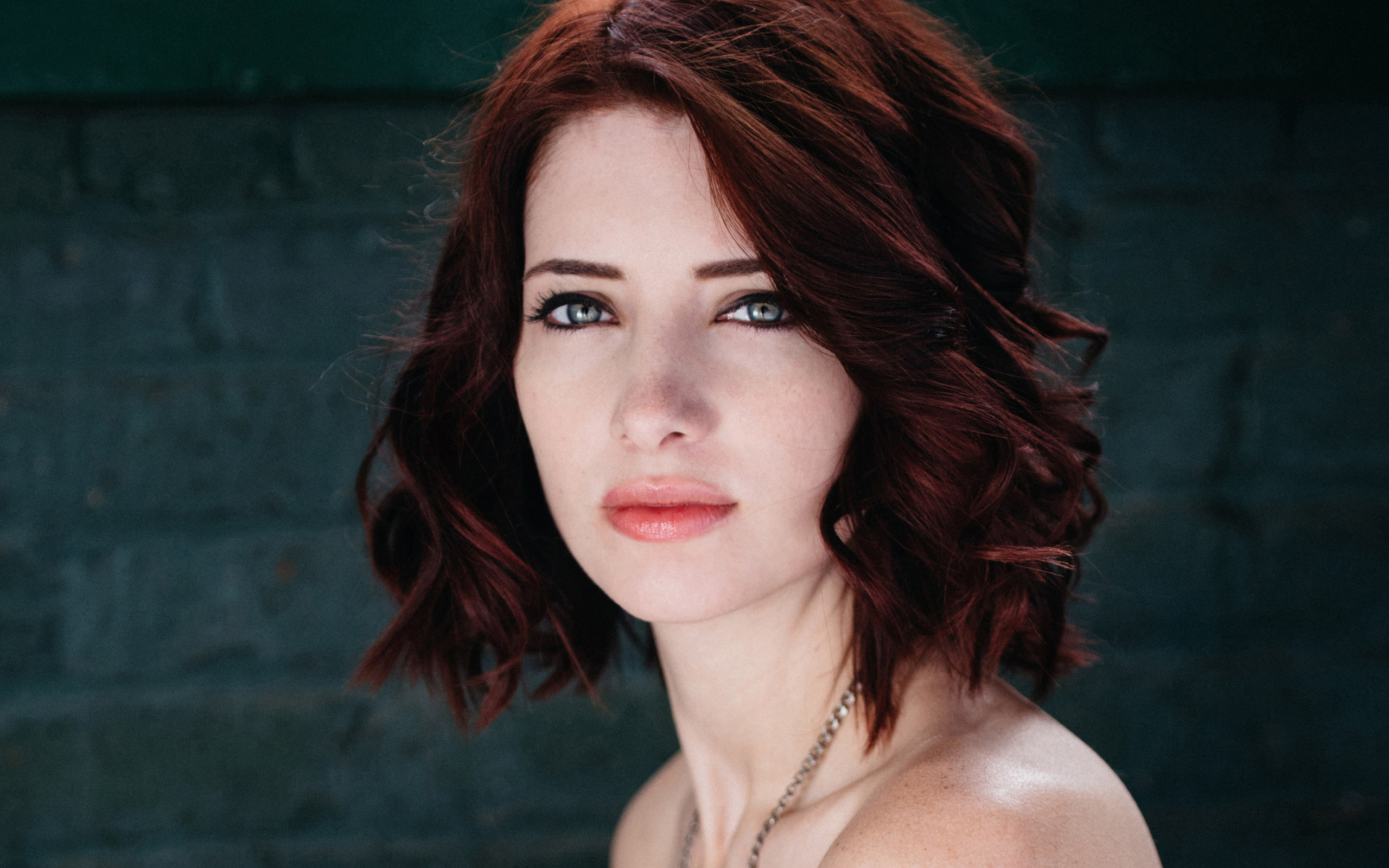 Молодая девушка модель Сьюзан Коффи