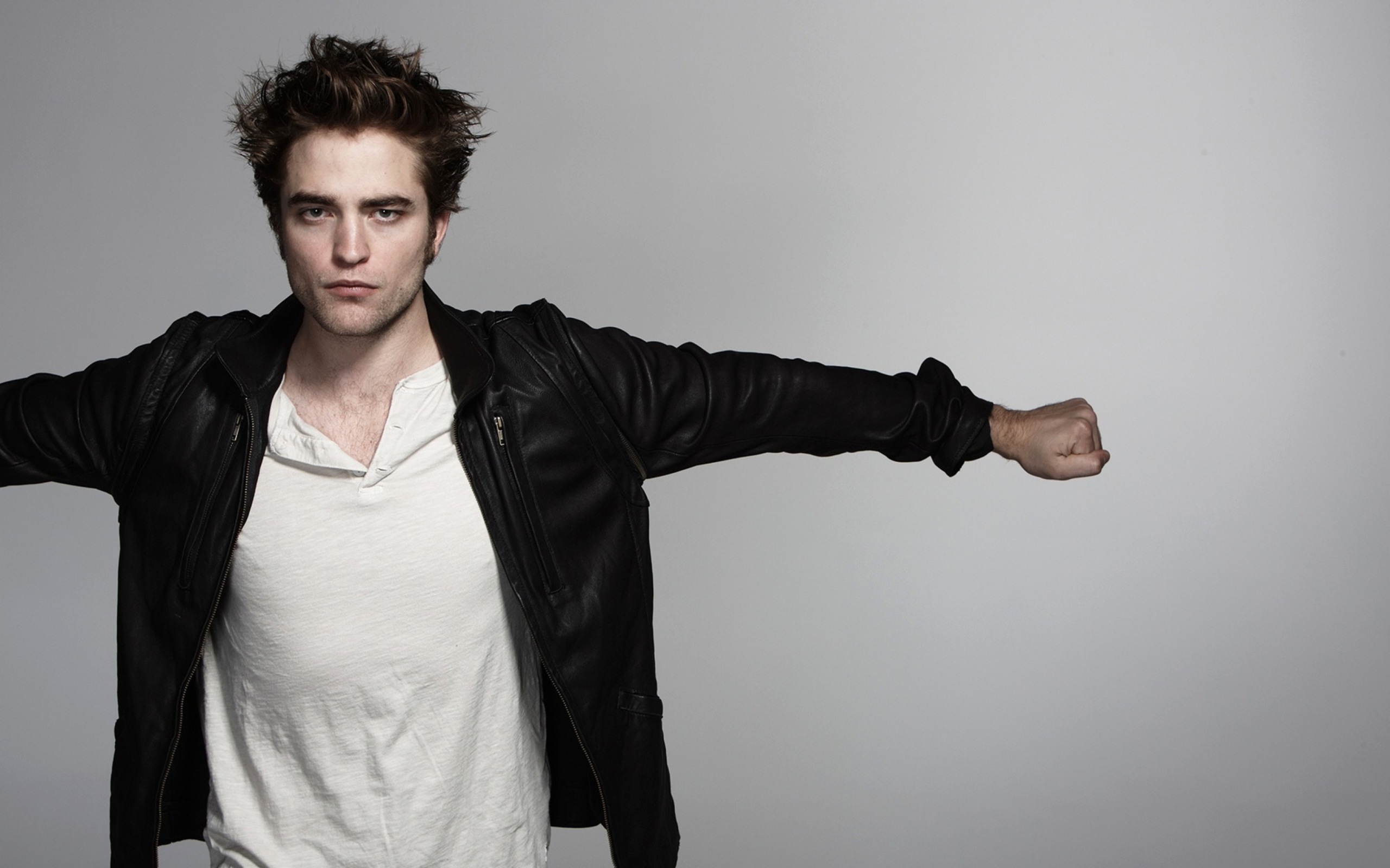 Популярный молодой актер Роберт Паттинсон 