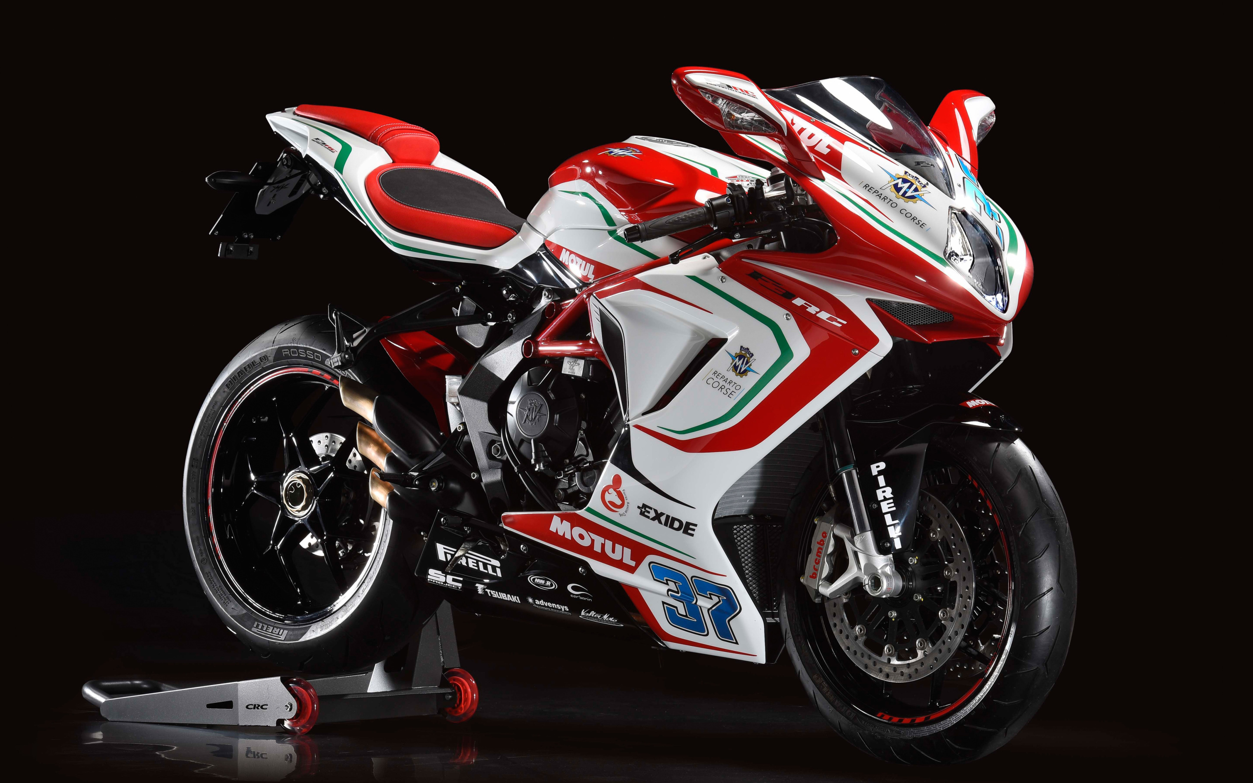 Мотоцикл Agusta F3 800 RC, 2017 на черном фоне