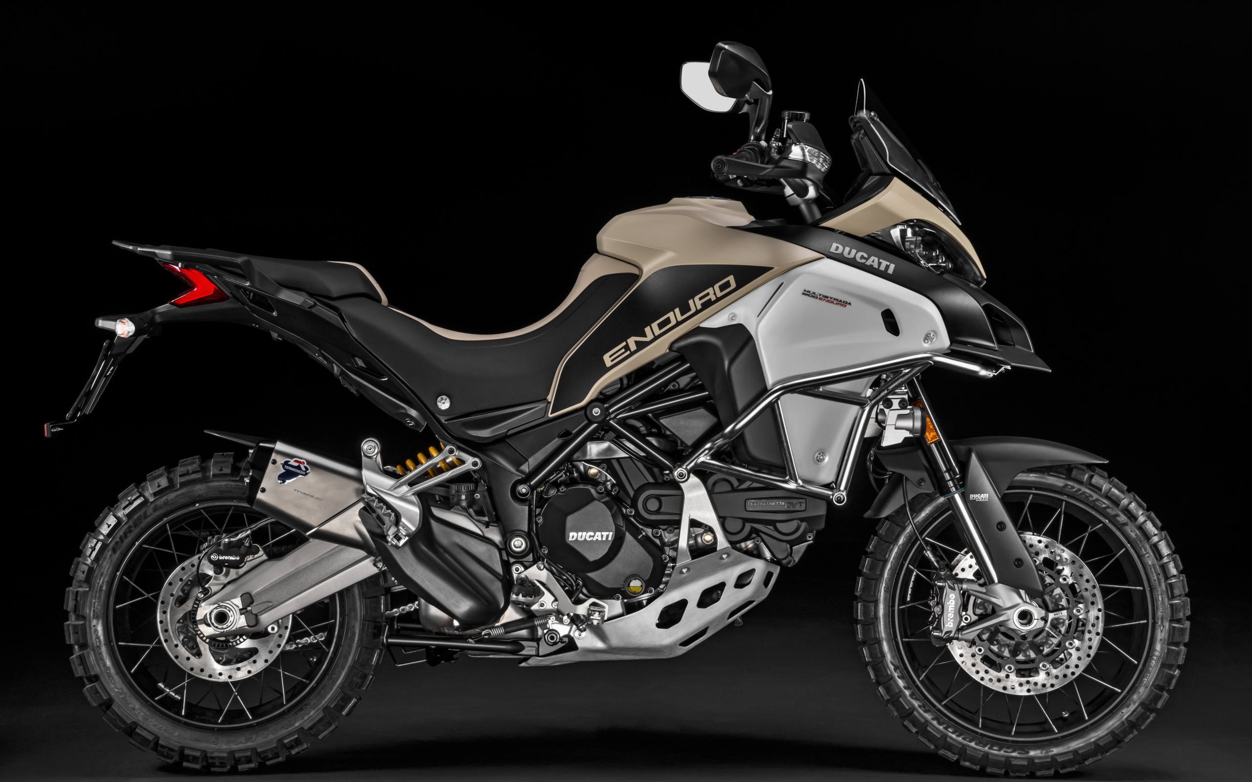 Мотоцикл Ducati Multistrada 1200 Enduro вид сбоку