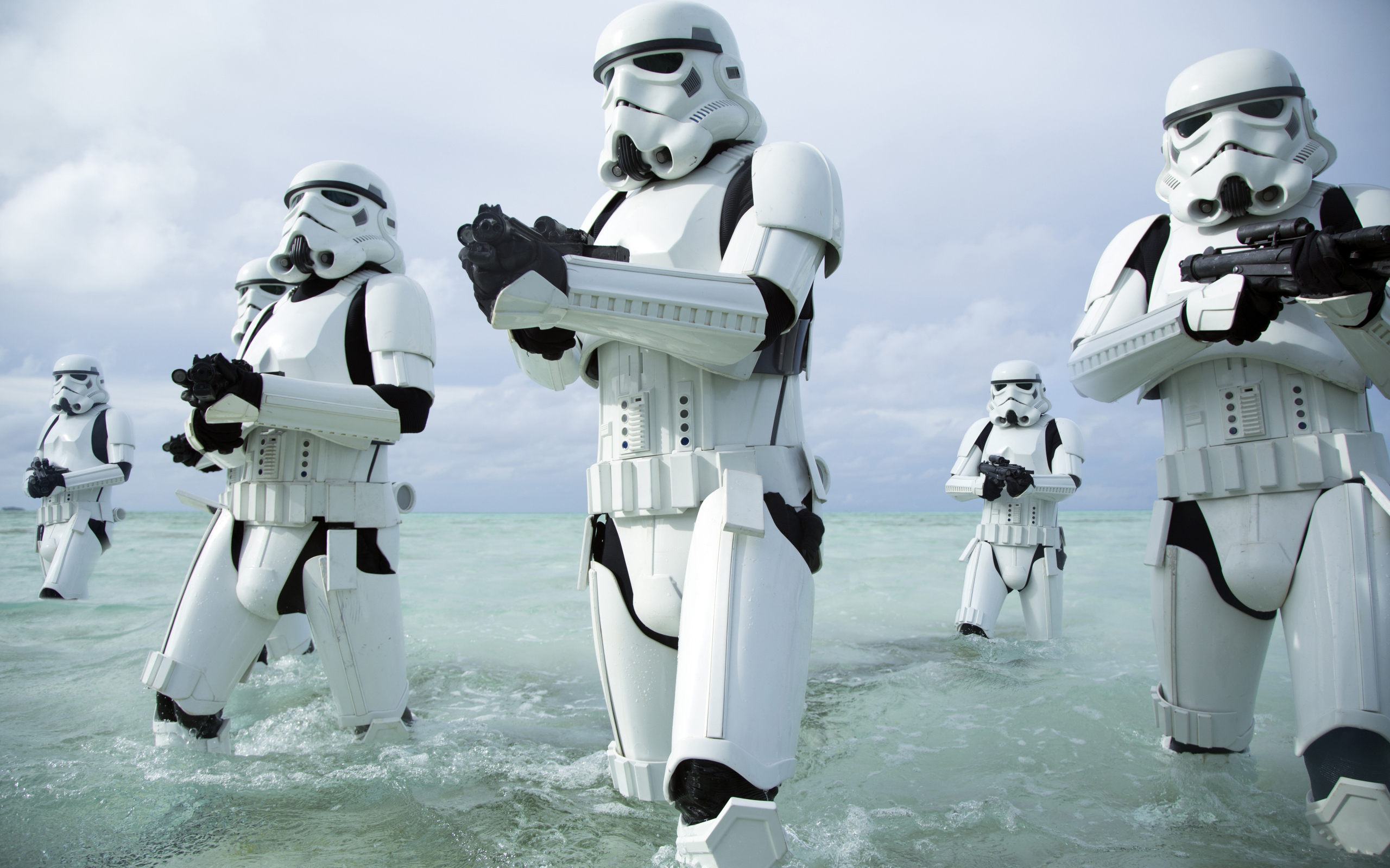 Имперские штурмовики идут по воде фильм Изгой-один. Звёздные войны Истории 